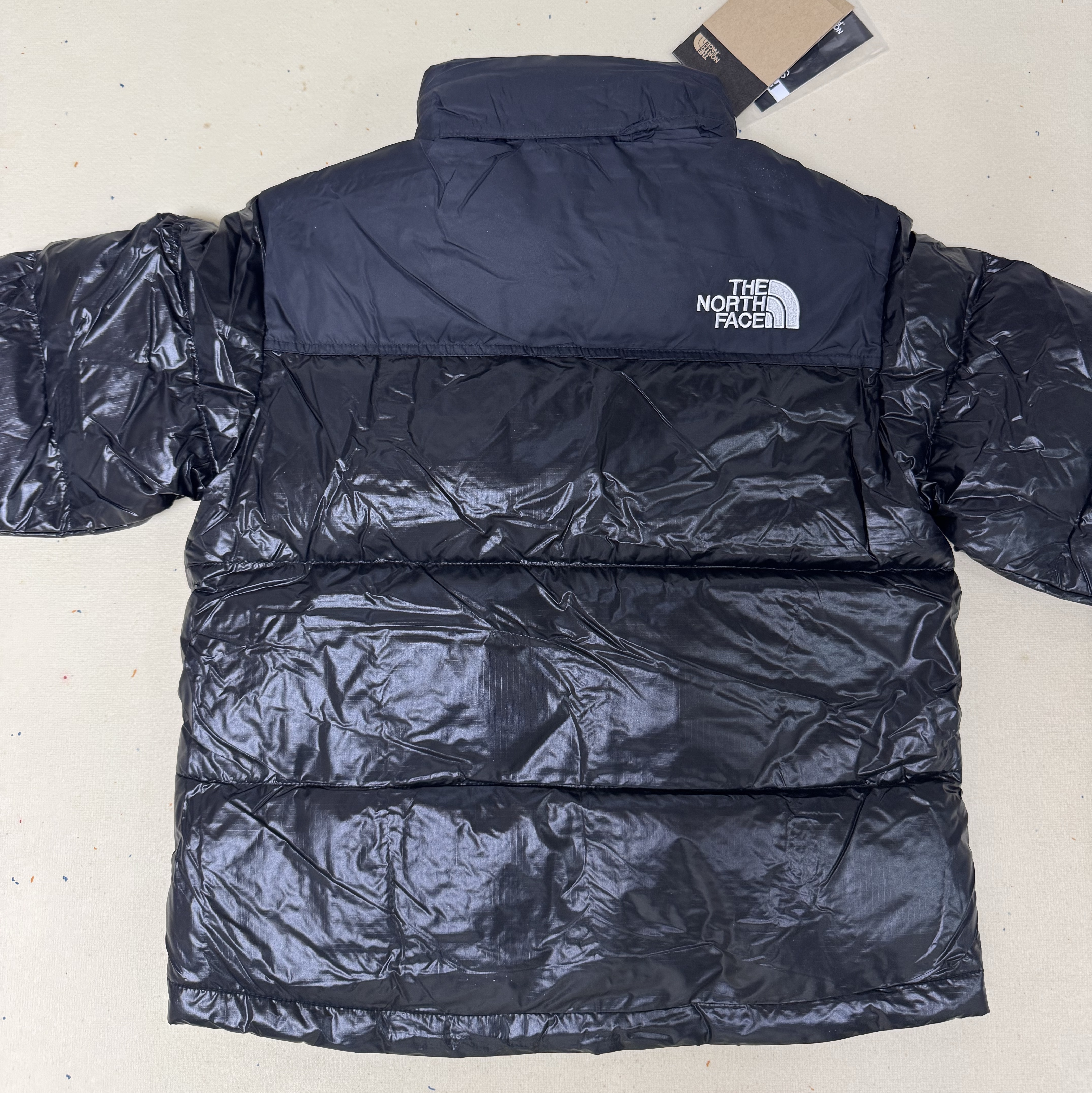 (Kids) The North Face 1996 Eco Nuptse Down Jacket Real Black 착용 스타일 - 2
