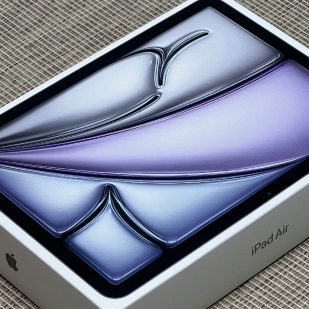 Apple iPad Air 6th Gen 11-inch Wifi 128GB Space Gray (Korean Ver.) 착용 스타일 - 1