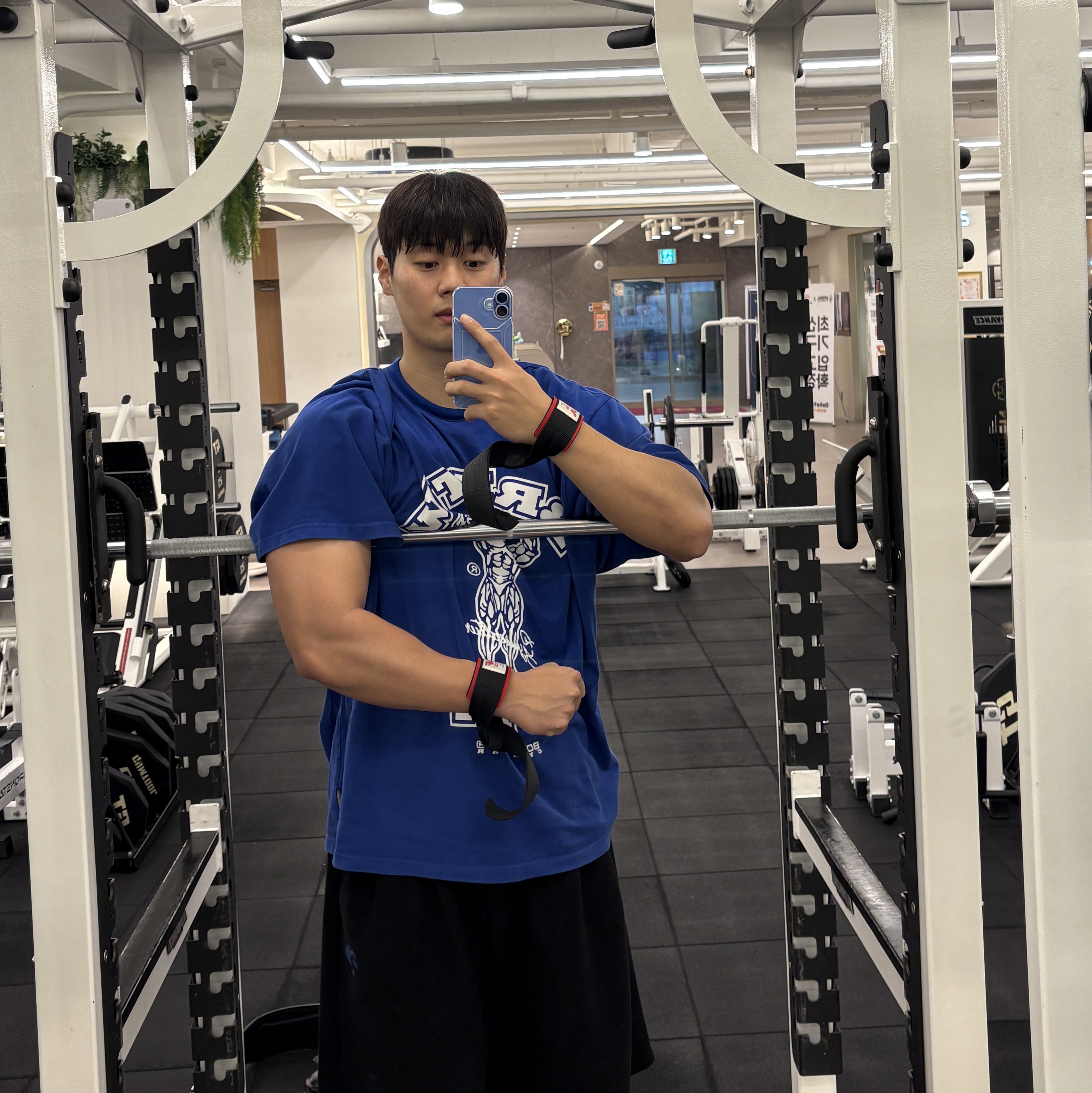 BORN TO WIN Raiseborn Over Fit T-Shirts Blue 착용 스타일