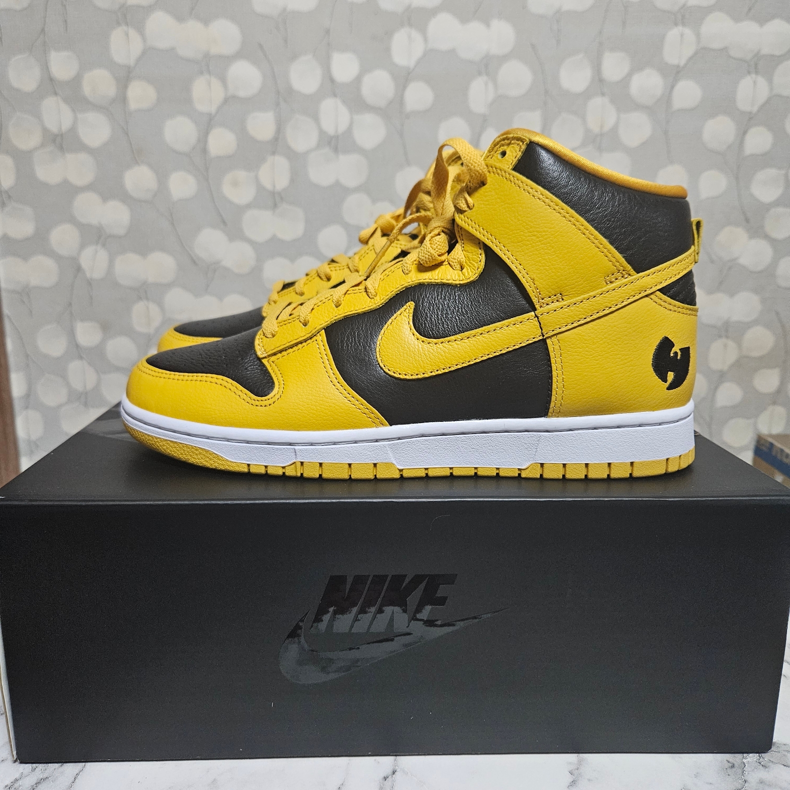 Nike Wu-Tang Clan Dunk High Black and Pollen 착용 스타일 - 1