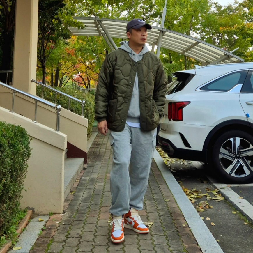 (W) Jordan 1 Retro High OG Starfish, Oakley Remix Dad Hat Blackout 착용 스타일 - 2