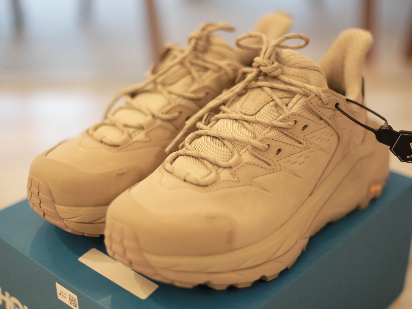 Hoka Kaha 2 Low Gore-Tex Oxford Tan 착용 스타일 - 2