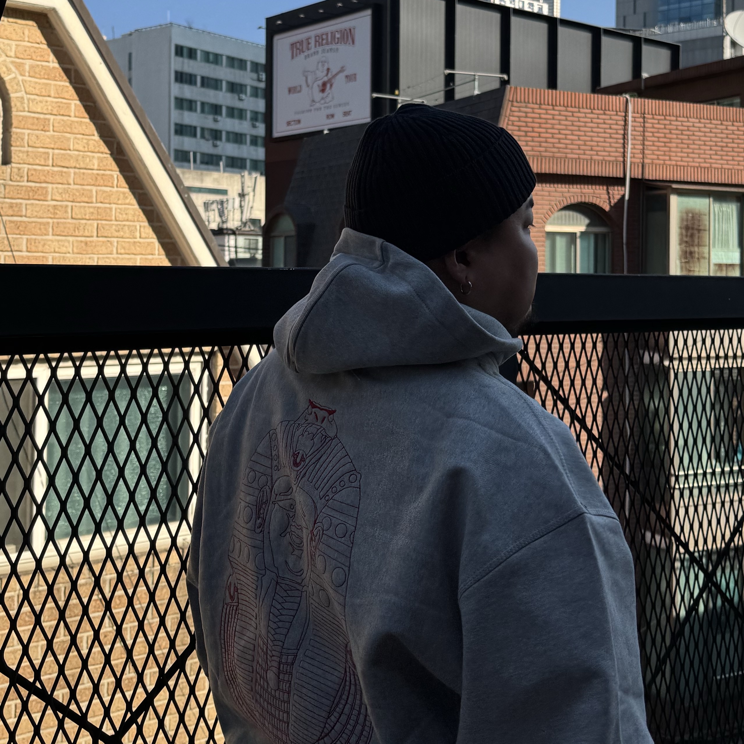 True Religion TR Sphinx Hoodie Melange Grey 착용 스타일