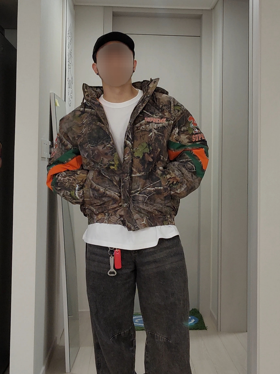 Supreme Mitchell & Ness NCAA Hooded Stadium Jacket TrueTimber Kanati Camo - 24FW, Supreme Box Logo Hooded Sweatshirt Ash Grey - 23FW 착용 스타일 - 4