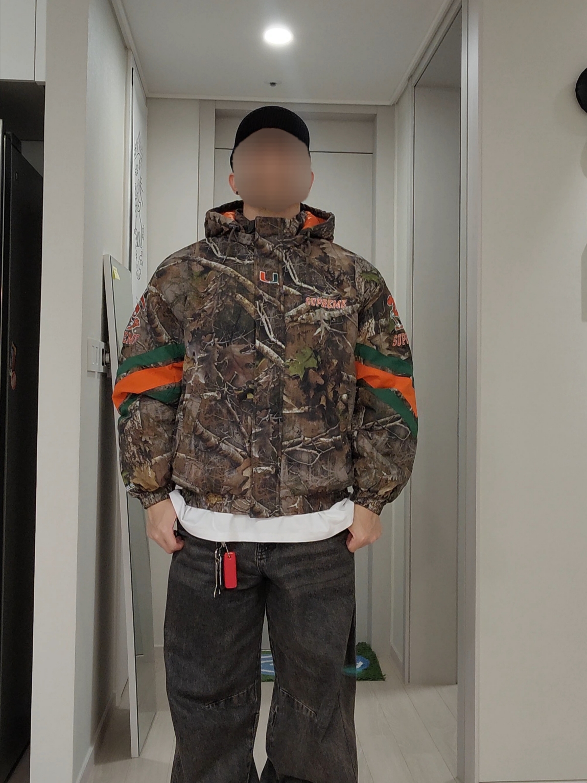 Supreme Mitchell & Ness NCAA Hooded Stadium Jacket TrueTimber Kanati Camo - 24FW, Supreme Box Logo Hooded Sweatshirt Ash Grey - 23FW 착용 스타일 - 2