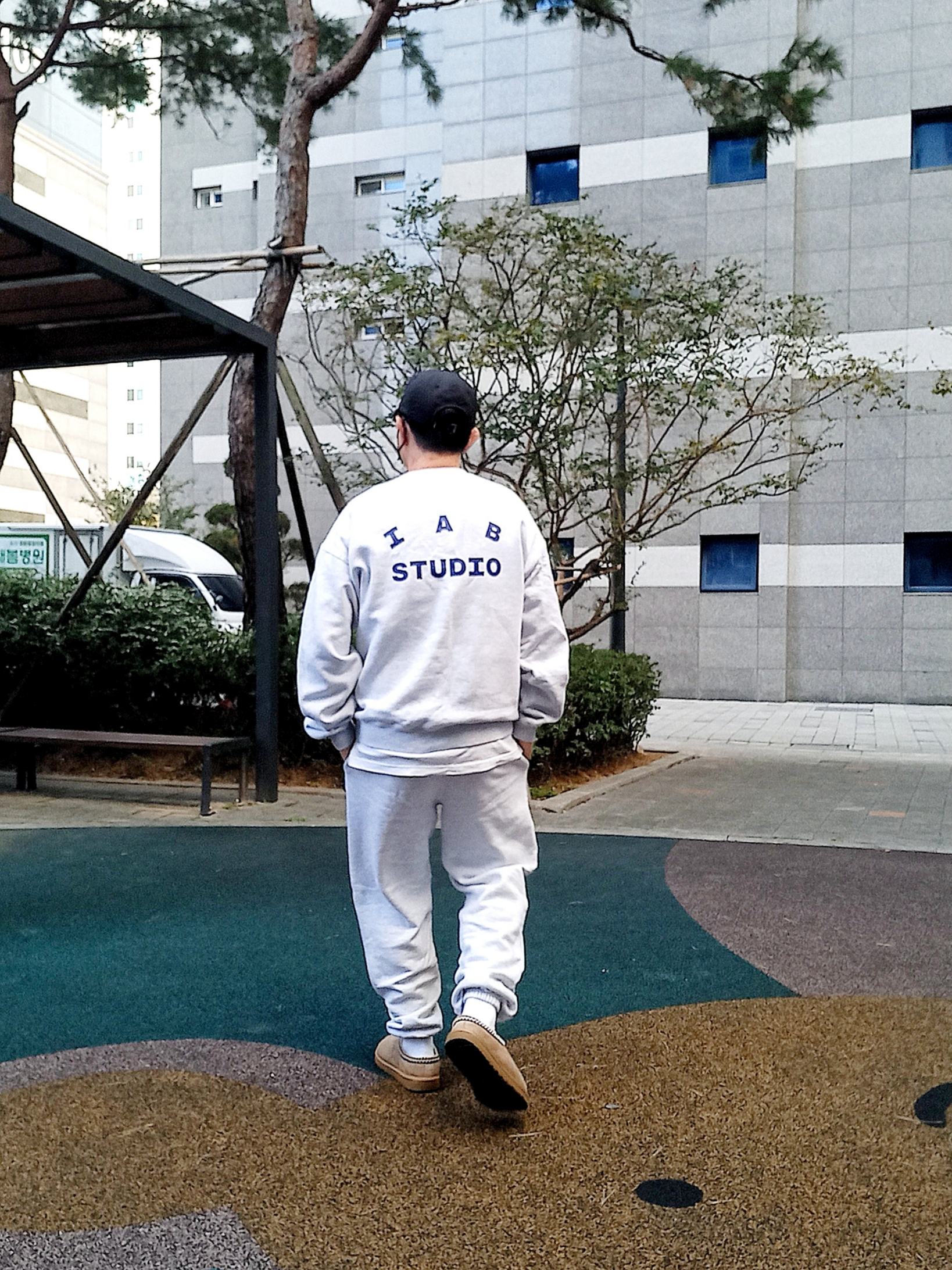 IAB Studio Sweatpants Light Gray, IAB Studio Sweatshirt Light Gray - 23FW 착용 스타일 - 2