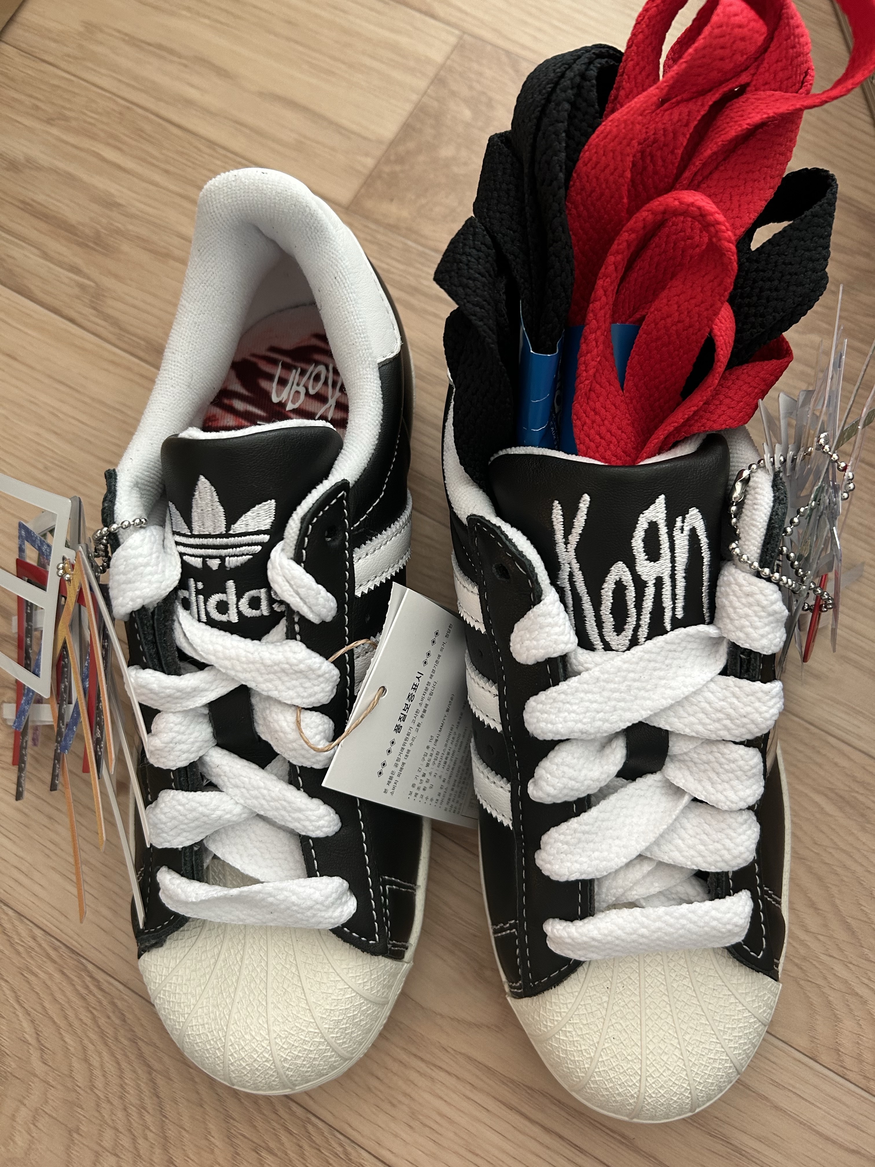 Adidas x KoRn Superstar 30th Anniversary Core Black Translucent 착용 스타일