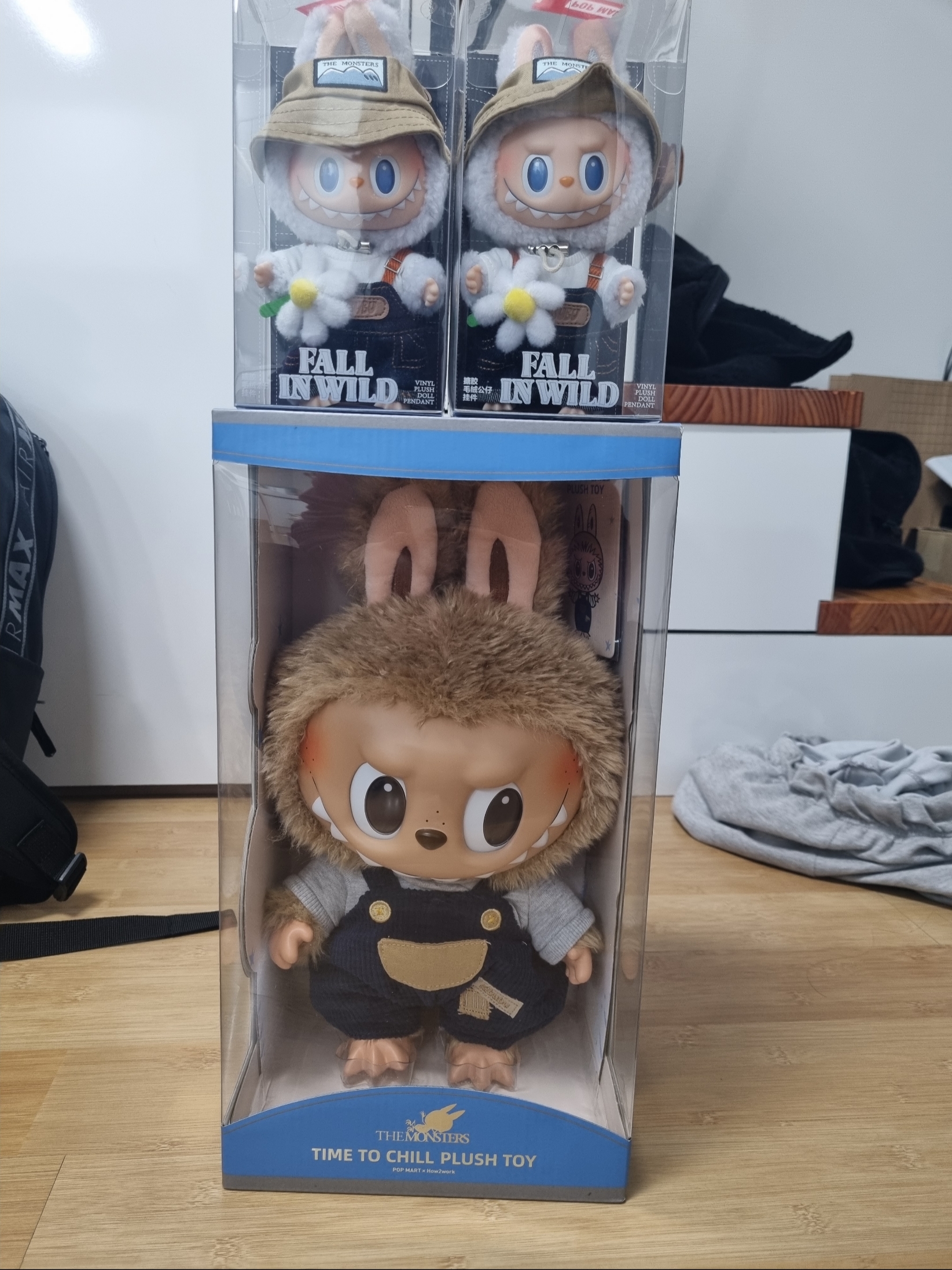 Pop Mart Labubu Time To Chill Vinyl Plush Doll 착용 스타일