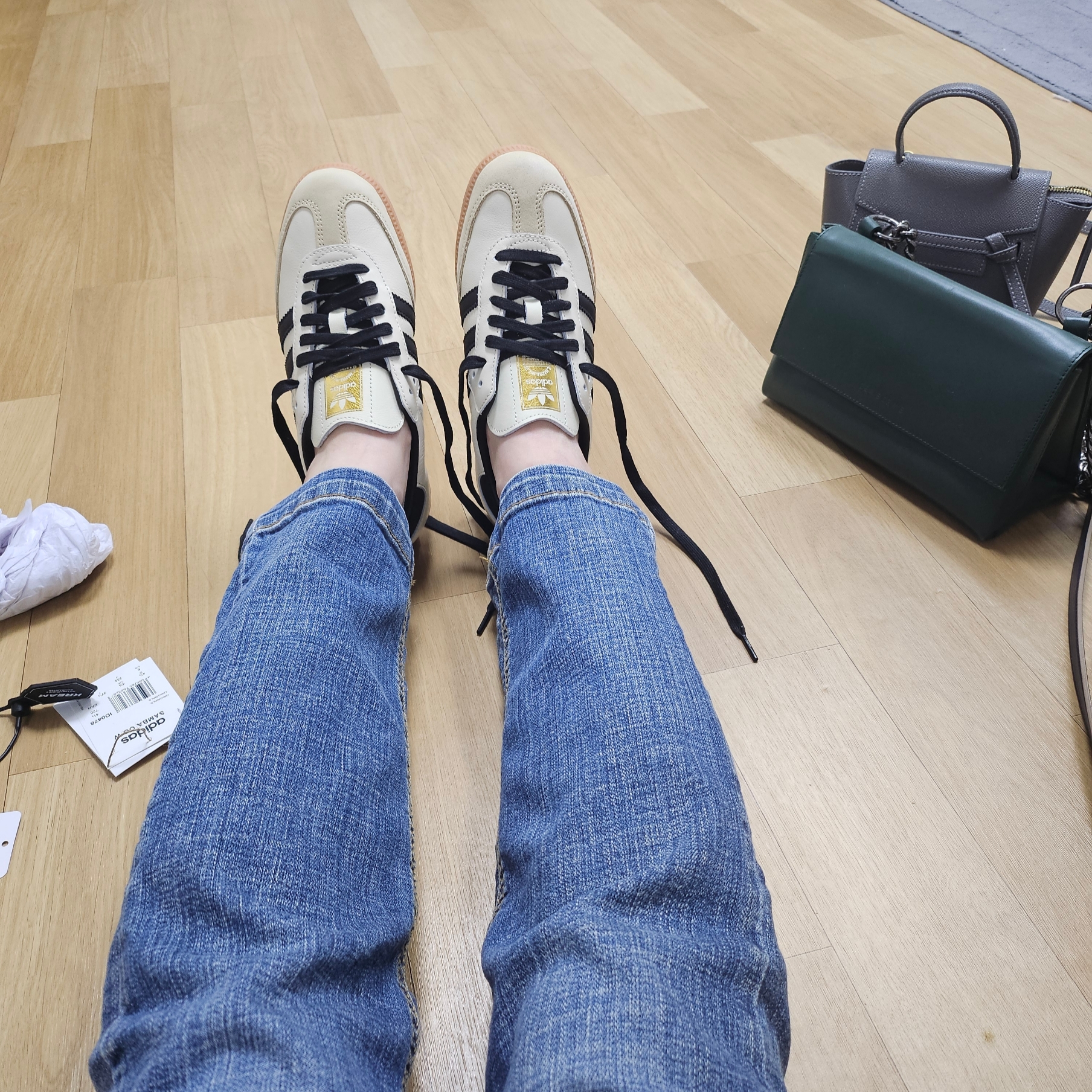 (W) Adidas Samba OG Cream White Core Black 착용 스타일 - 3