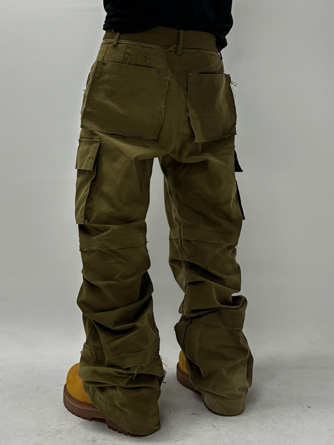 Wapworks Moleskin Belted Cargo Pants Olive Khaki 착용 스타일 - 3
