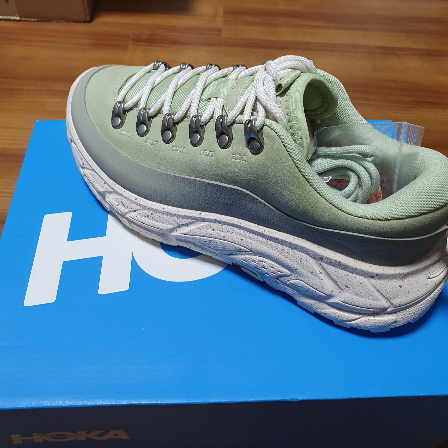 Hoka Tor Summit 2 Seed Green Eggnog 착용 스타일