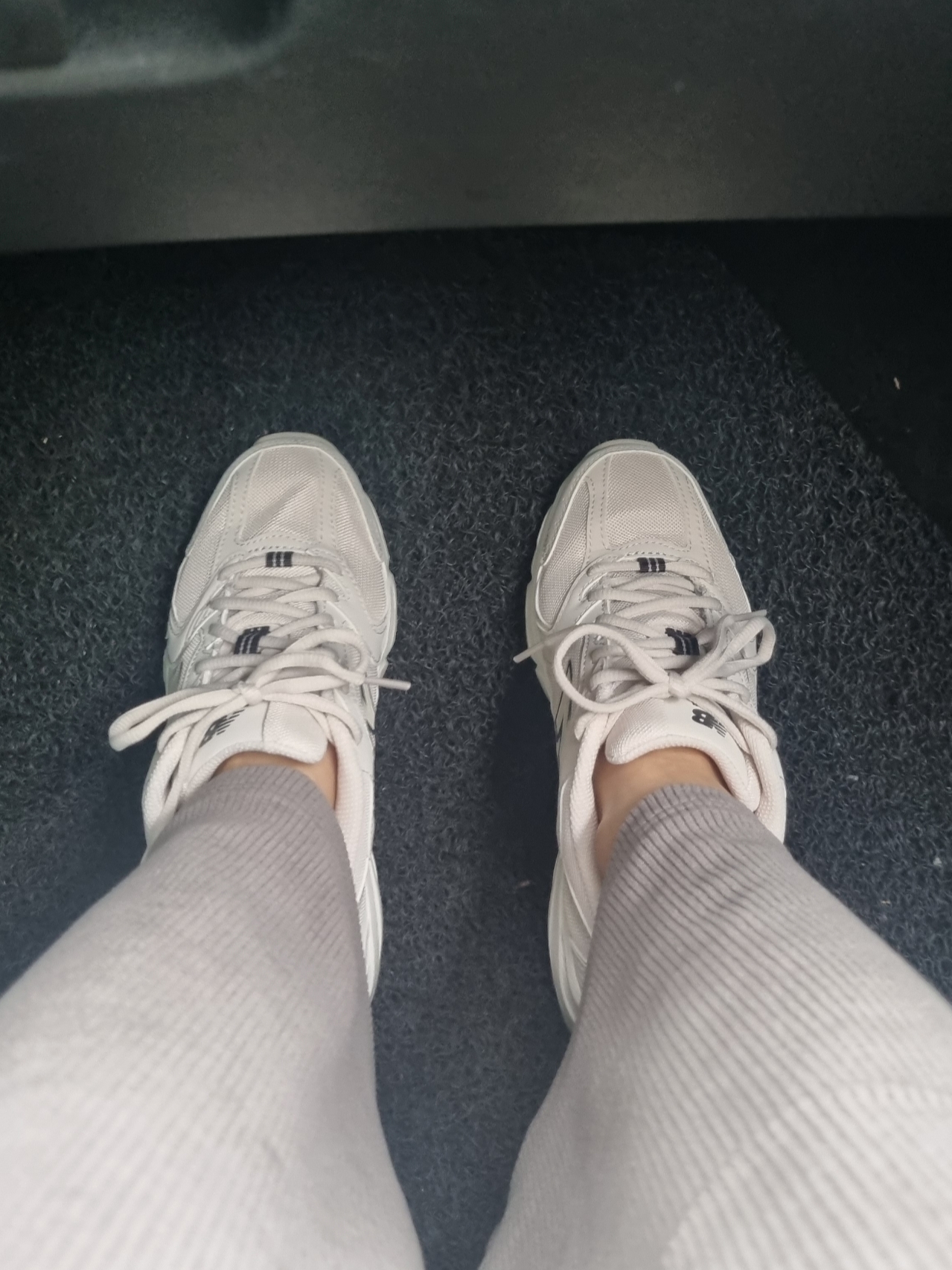 New Balance 530 Ivory 착용 스타일 - 1
