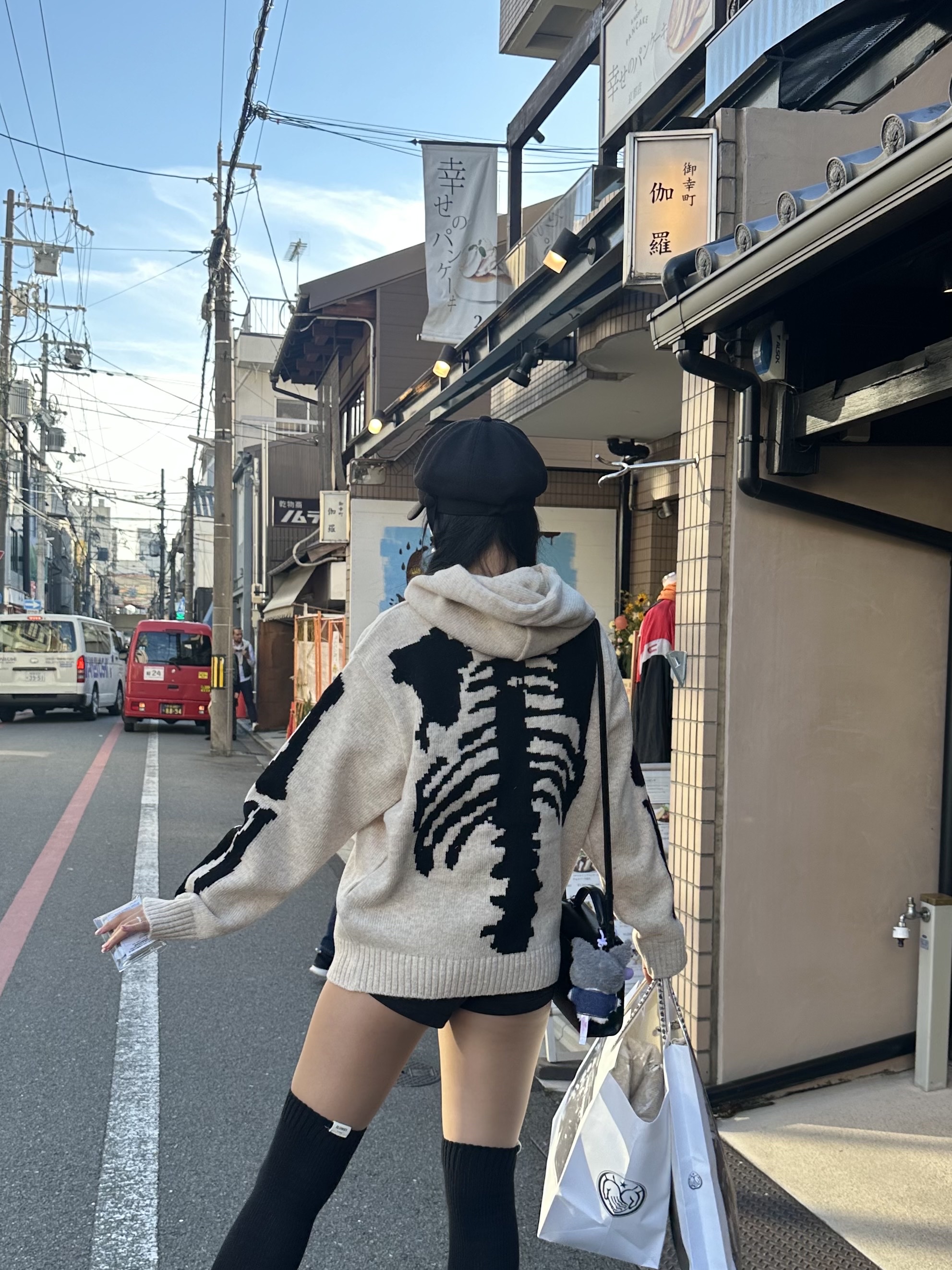 Kapital 5G Wool Bone Hooded Sweater Kinari, (W) UGG Classic Ultra Mini Platform Boots Black 착용 스타일 - 2