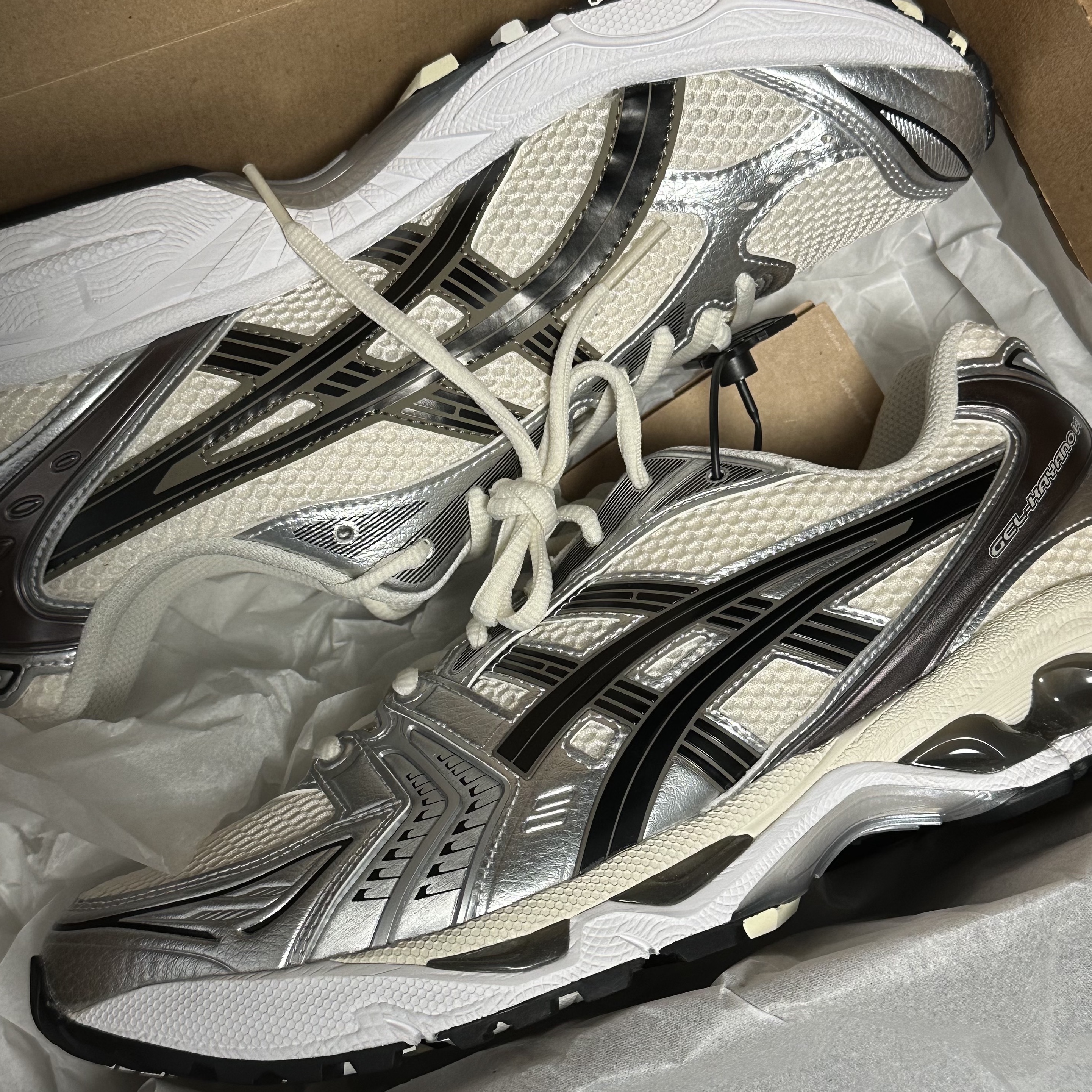 Asics Gel-Kayano 14 Cream Black 착용 스타일
