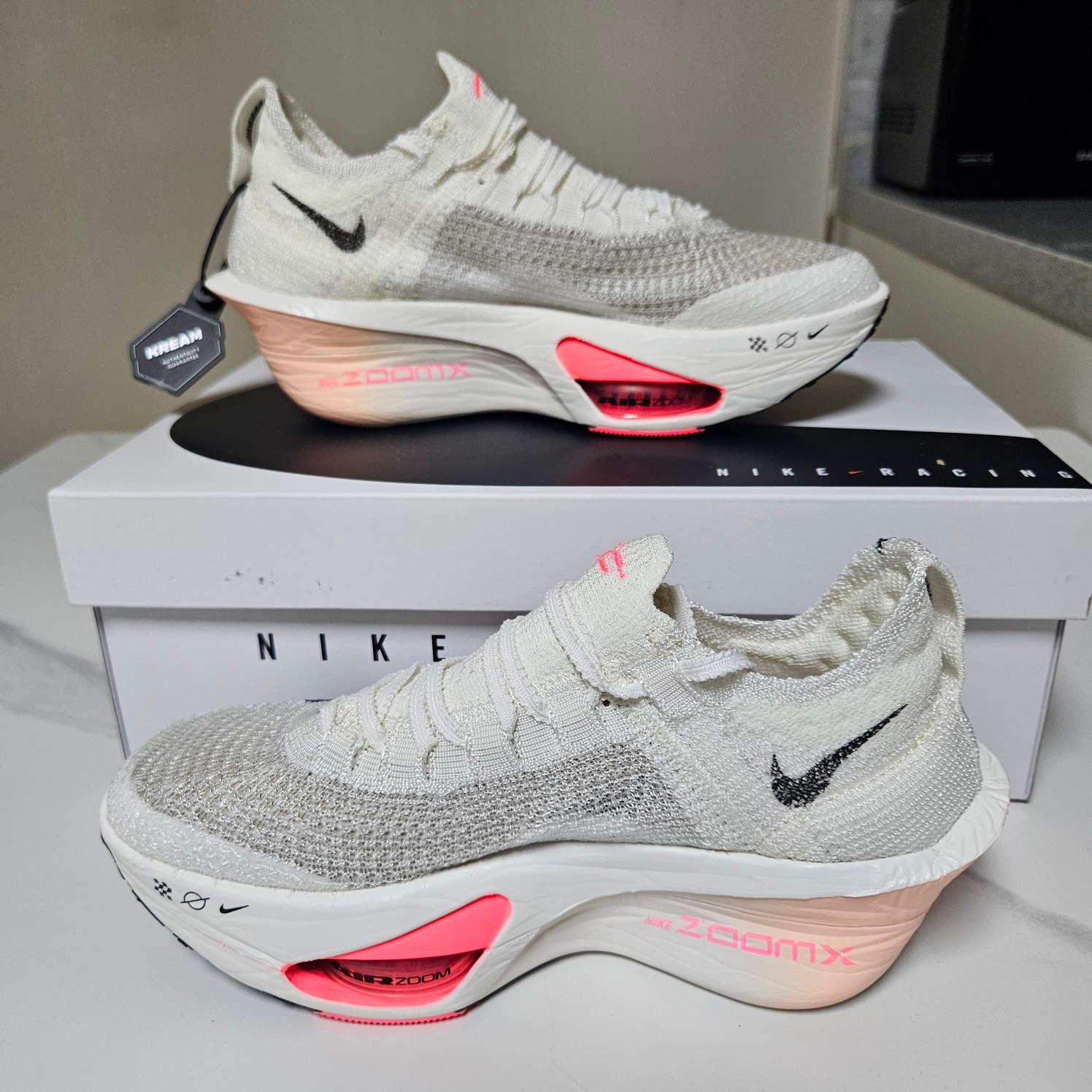 (W) Nike Air Zoom Alphafly Next% 3 Sail Crimson Tint 착용 스타일 - 1