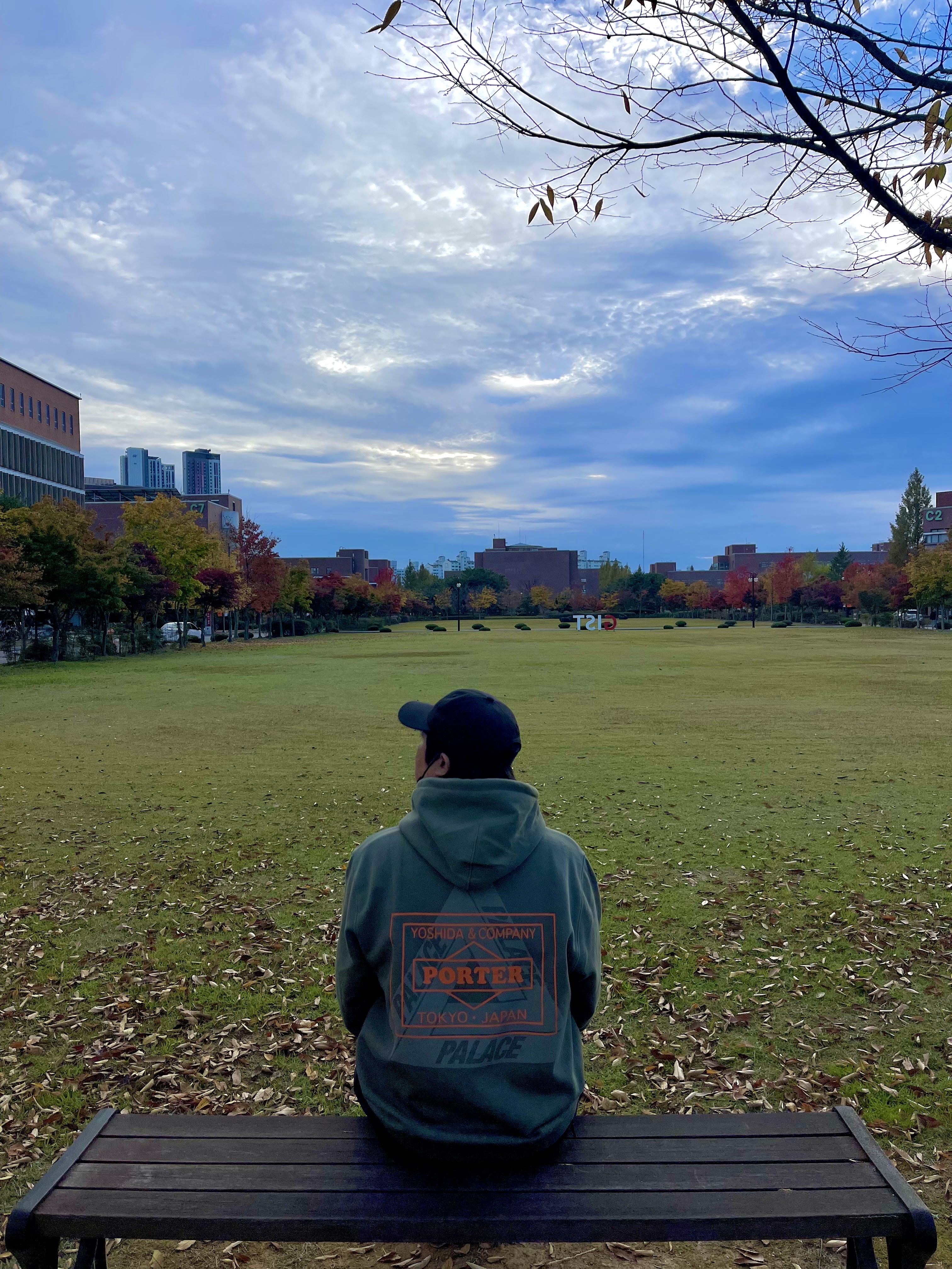 Palace Tri-Ferg Desert 6-Panel Black - 24SS, Jordan 1 x Travis Scott Retro Low OG SP Reverse Olive 착용 스타일 - 2