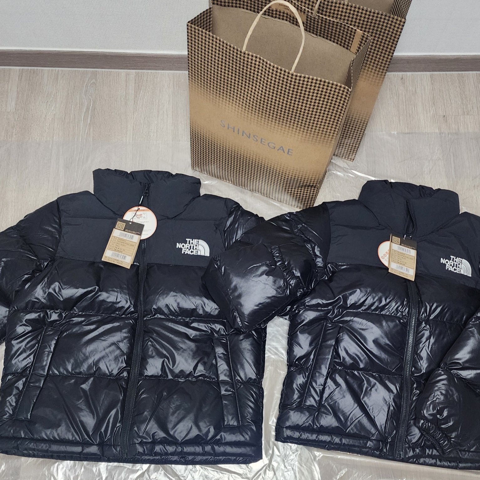 (W) The North Face Nuptse On Ball Jacket Black 착용 스타일