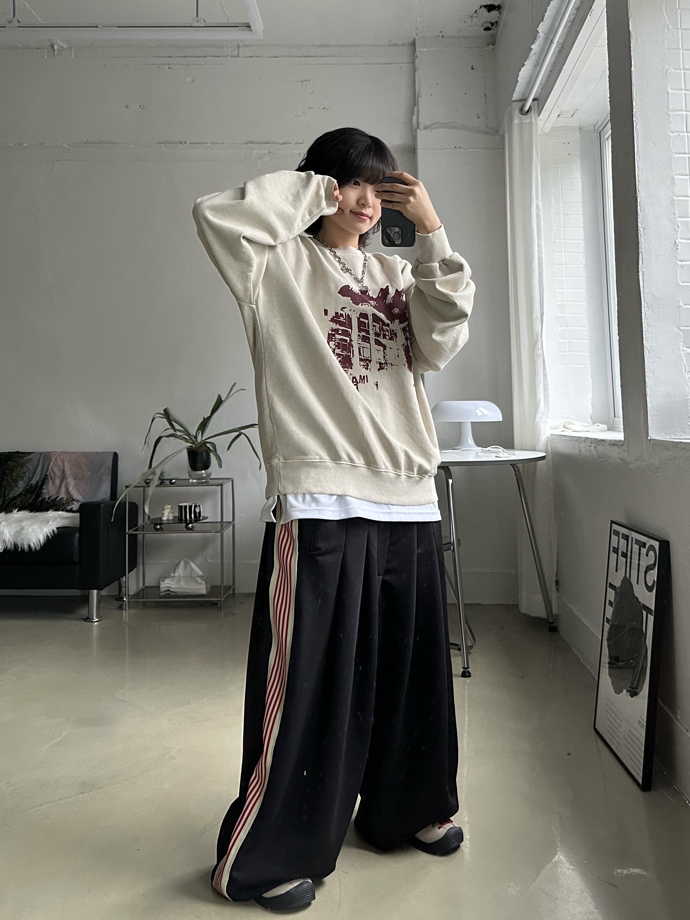 (W) Keen Jasper Suede Sneakers Silver Mink 착용 스타일 - 3