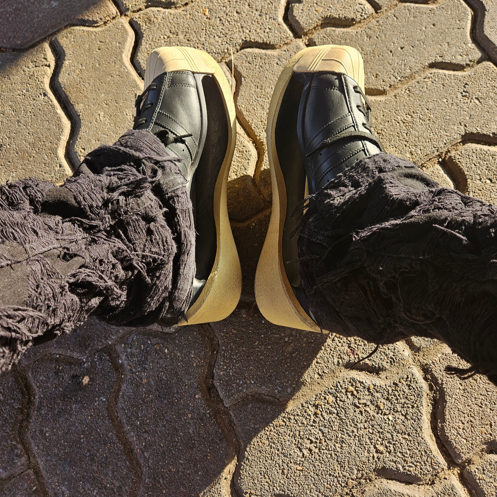Y-3 Gendo Superstar Black Easy Yellow 착용 스타일 - 3