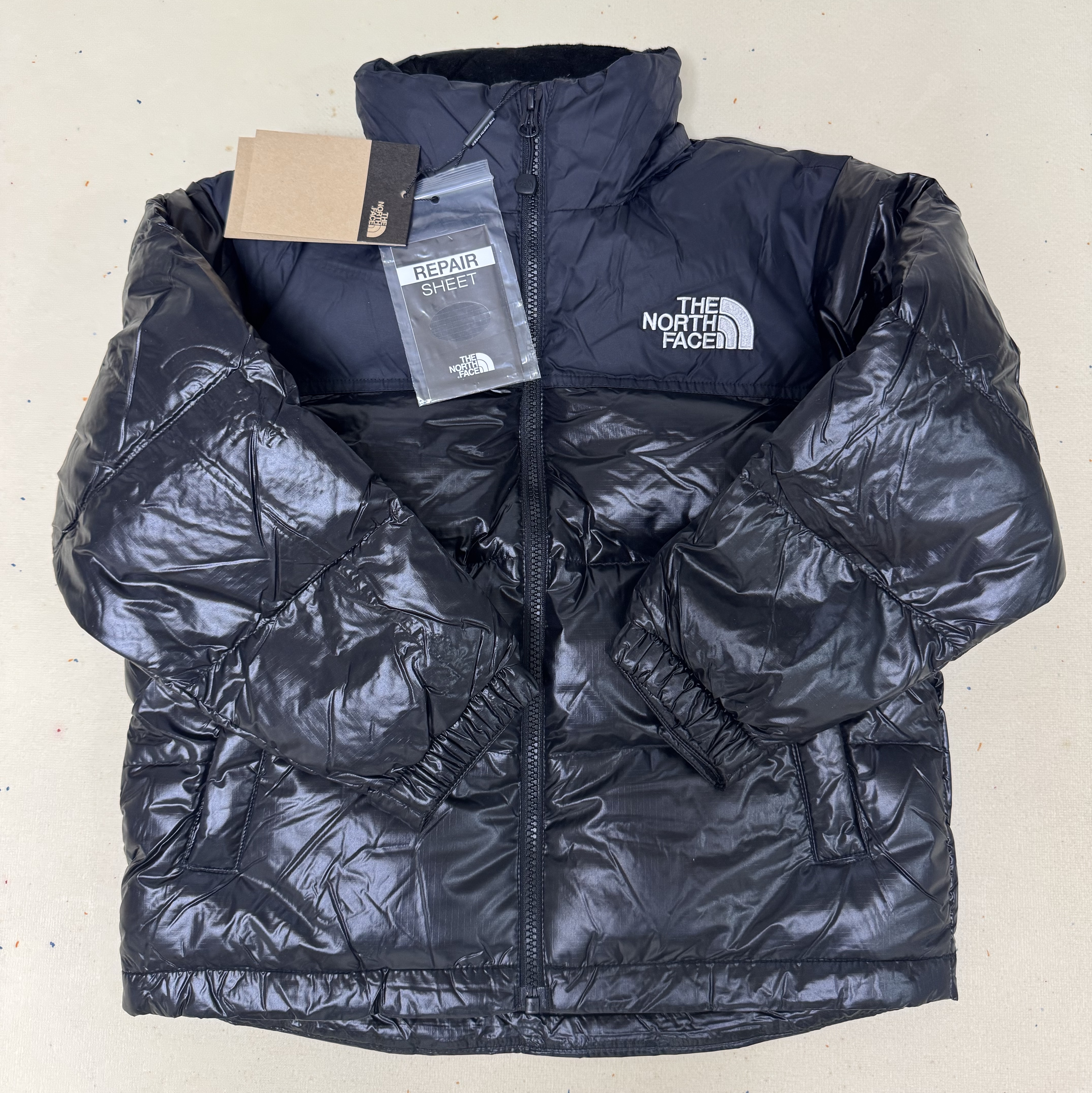 (Kids) The North Face 1996 Eco Nuptse Down Jacket Real Black 착용 스타일 - 1