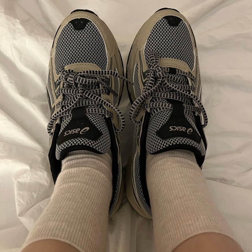 Asics Gel-Venture 6 Feather Grey Black 착용 스타일