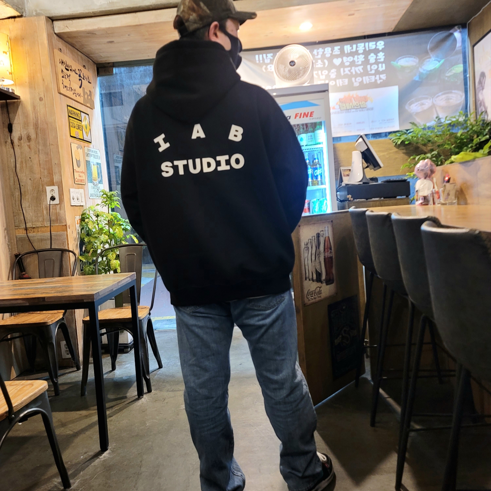 IAB Studio Hoodie Black, Nike x Peaceminusone Air Force 1 Low Para-Noise 3.0 Black and Multicolor 착용 스타일