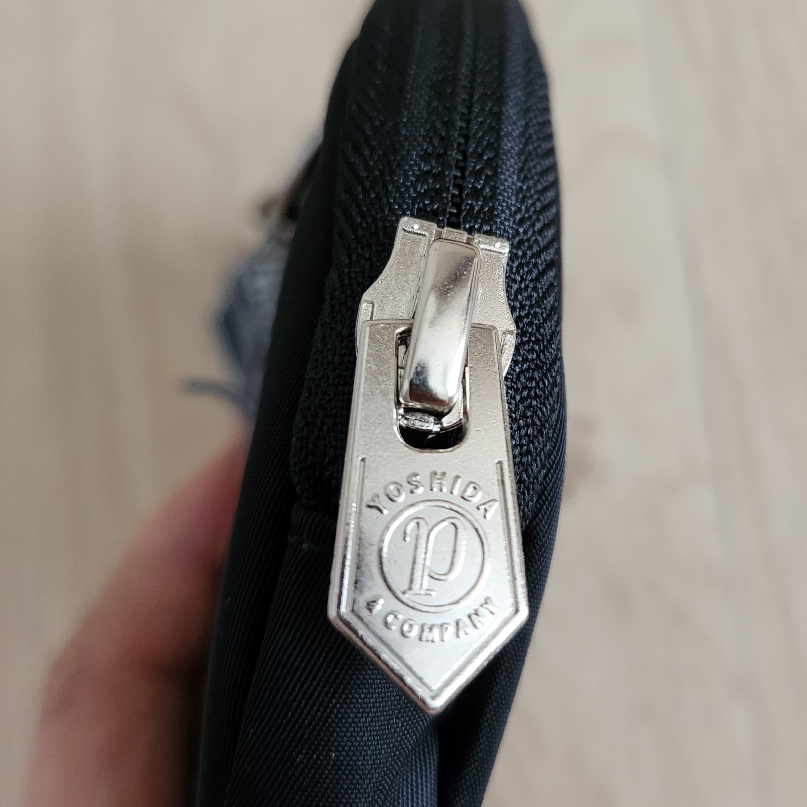 Malbon Golf x Porter POTR Buckets Ball Case Black 착용 스타일 - 5