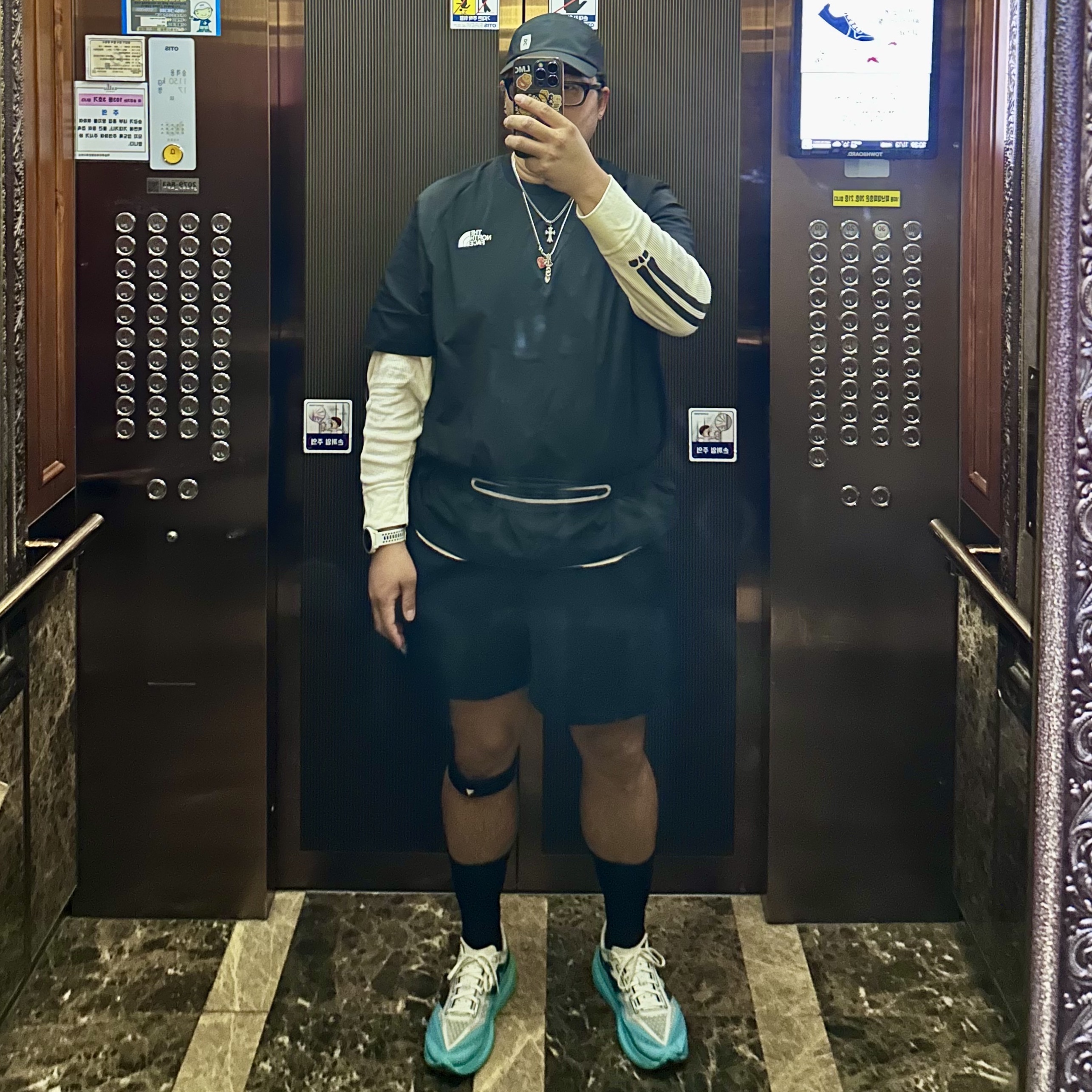 On Running Lightweight Cap Black, New Balance Fuelcell Rebel v4 Cyber Jade White - 2E Wide 착용 스타일