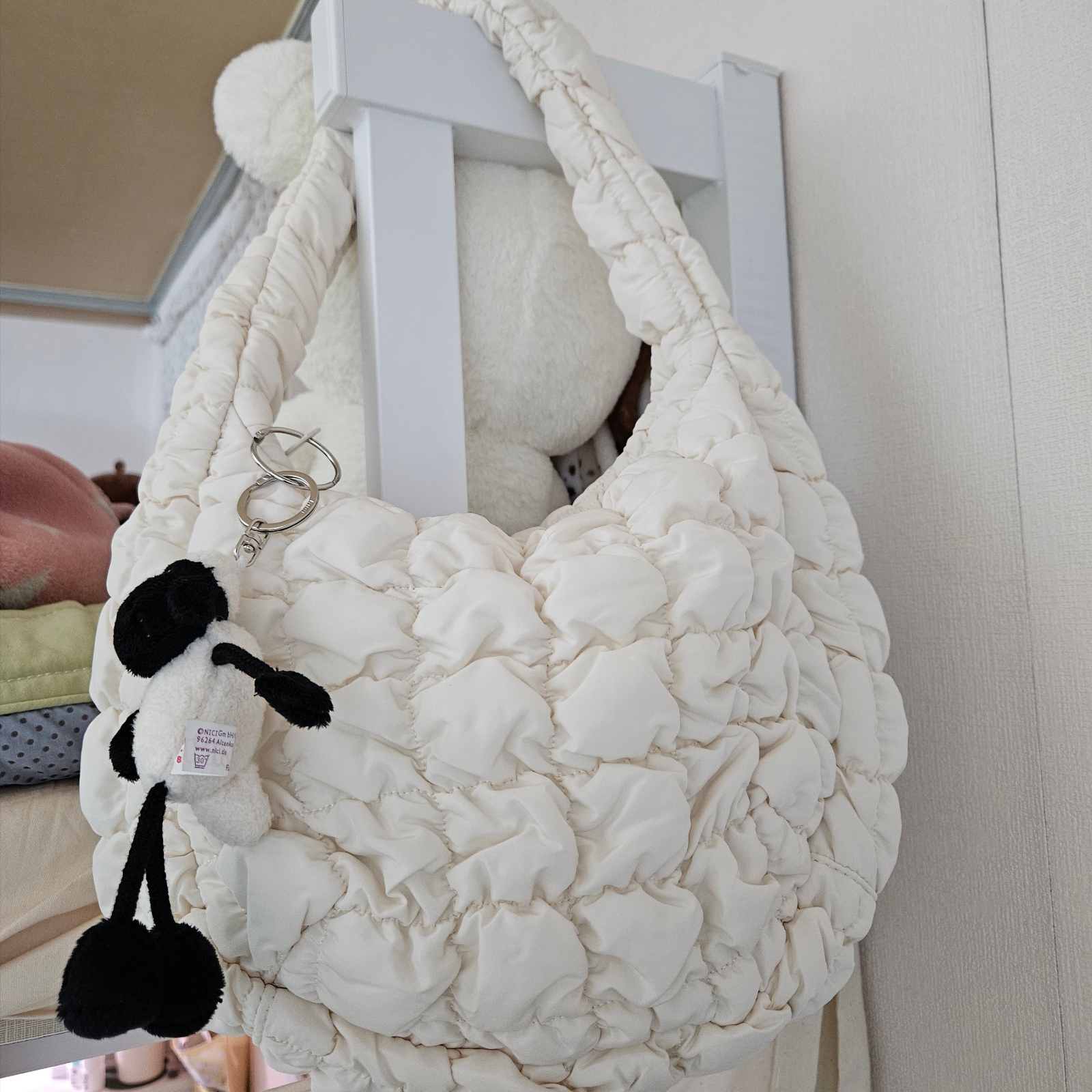 COS Quilted Mini Bag Cream 착용 스타일