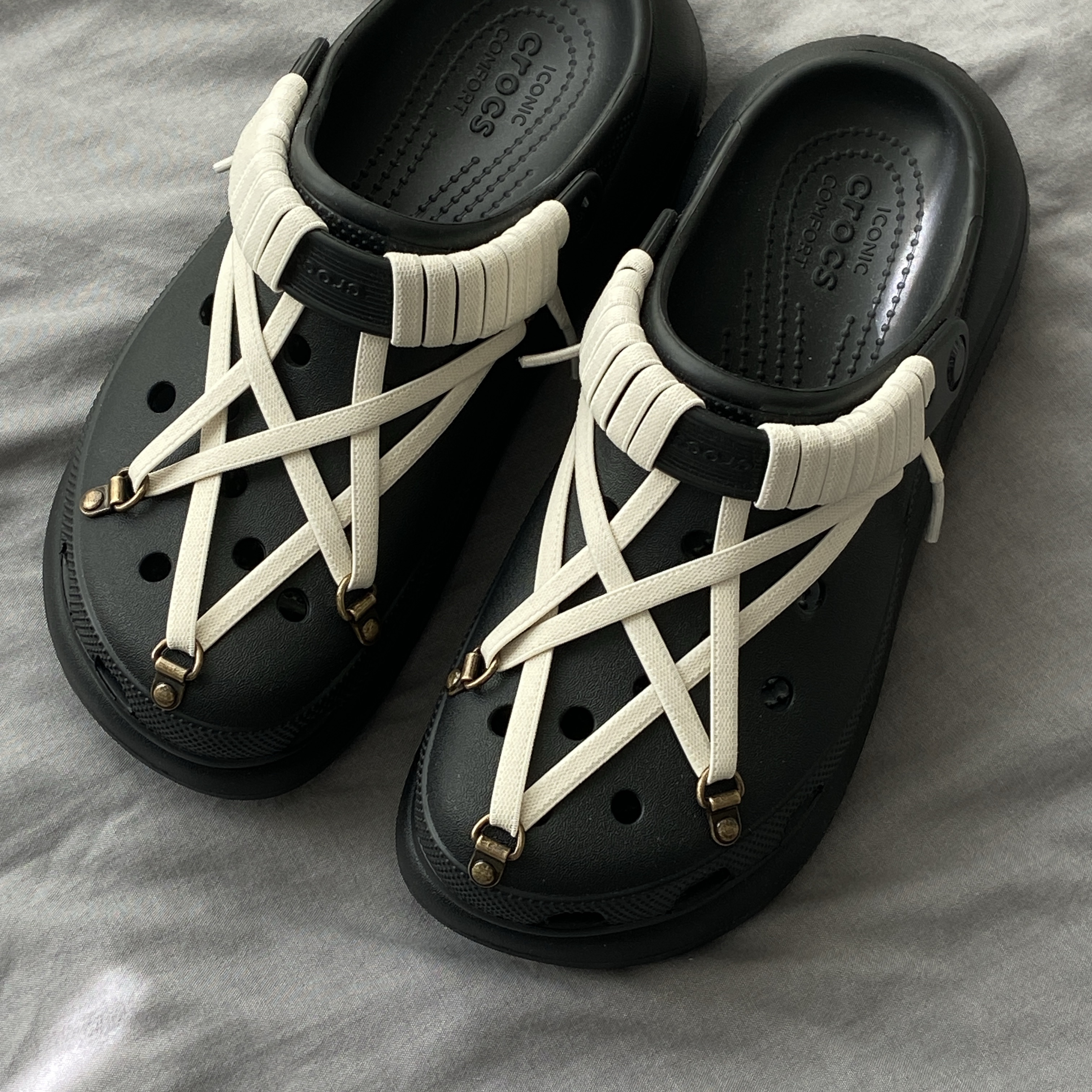 Crocs Classic Crush Clog Black 착용 스타일
