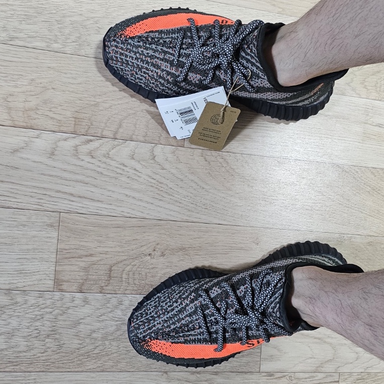 Adidas Yeezy Boost 350 V2 Carbon Beluga 착용 스타일