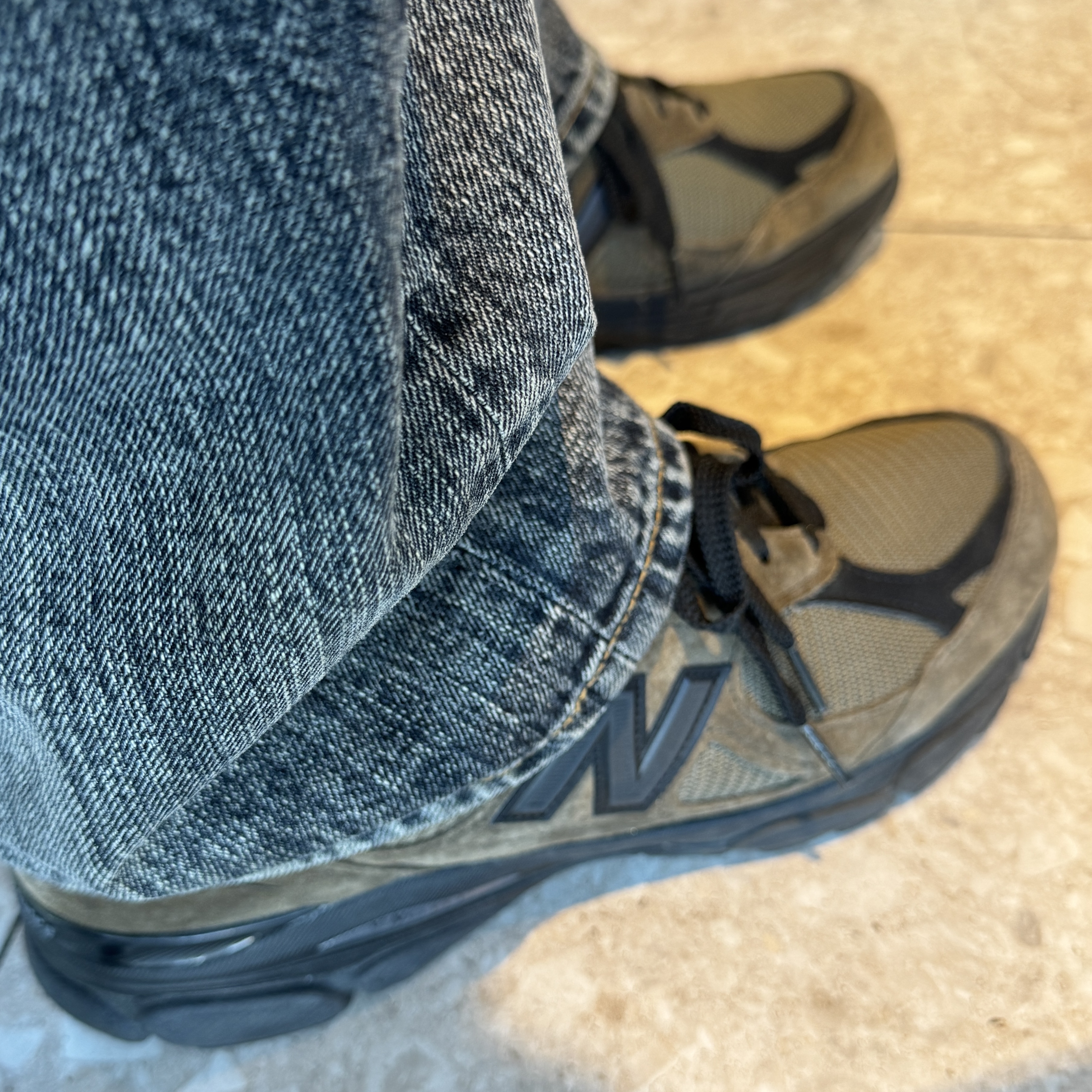 New Balance x JJJJound 990v3 Brown Black 착용 스타일