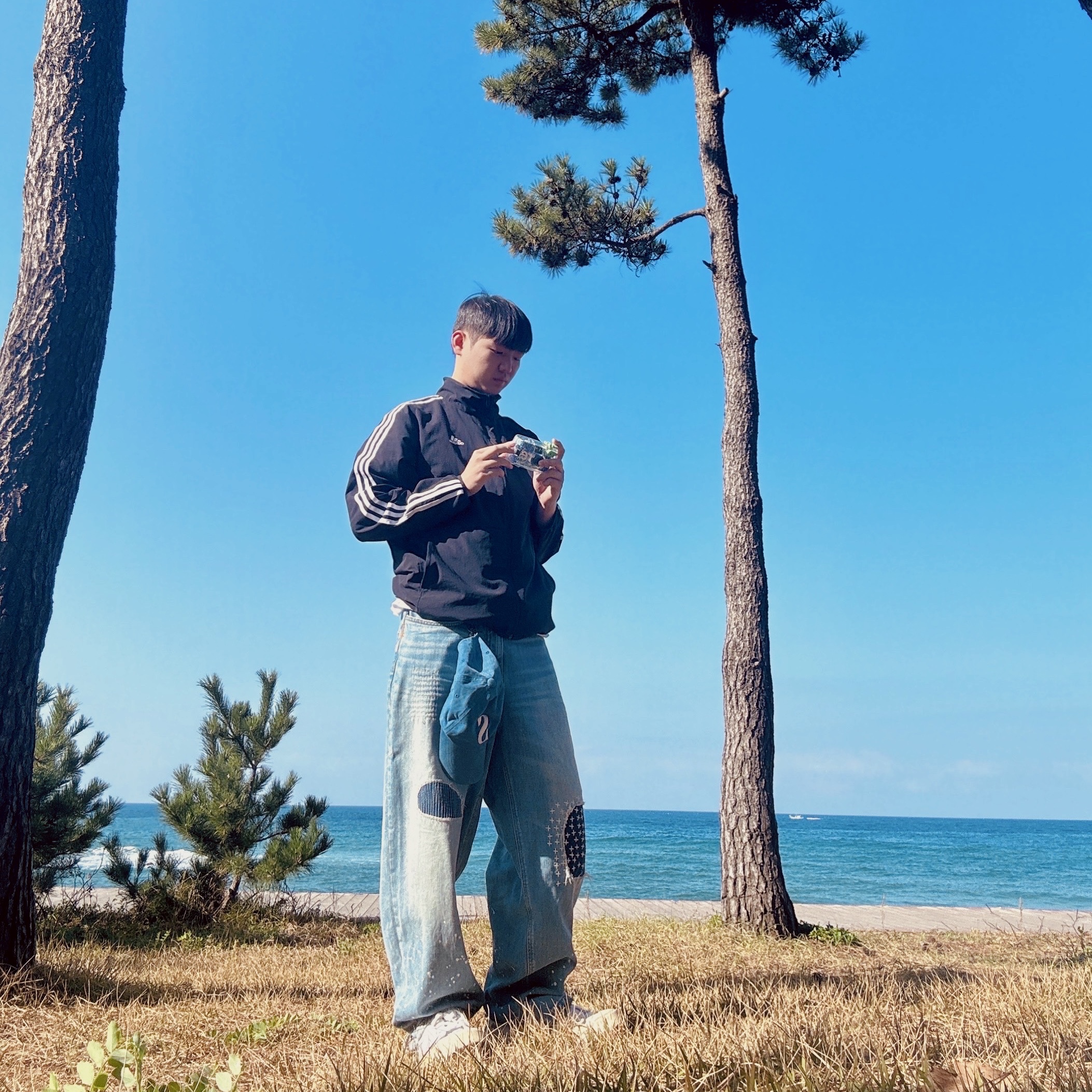 Camper x Ader Error Proto-111-S Cinder Basic Sneakers White, Zara x Ader Error Patchwork Jeans Blue 착용 스타일 - 2