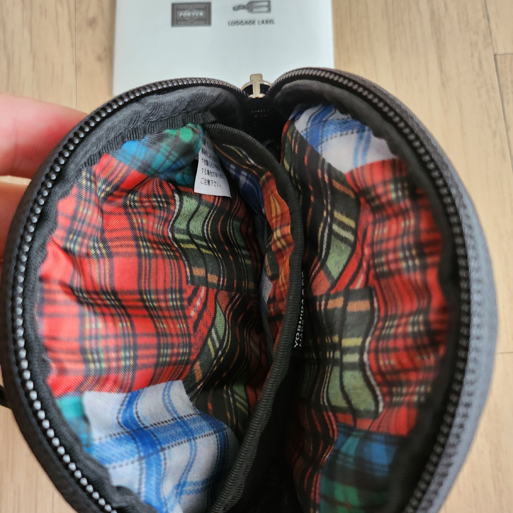 Malbon Golf x Porter POTR Buckets Ball Case Black 착용 스타일 - 4