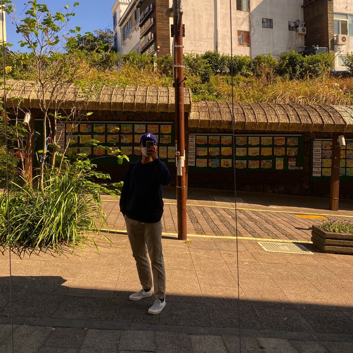 MLB New Fit Structure Ball Cap LA Dodgers Dark Blue, Ray-Ban Clubmaster Classic Polished Tortoise On Gold Frame Green Classic G-15 Lenses 착용 스타일