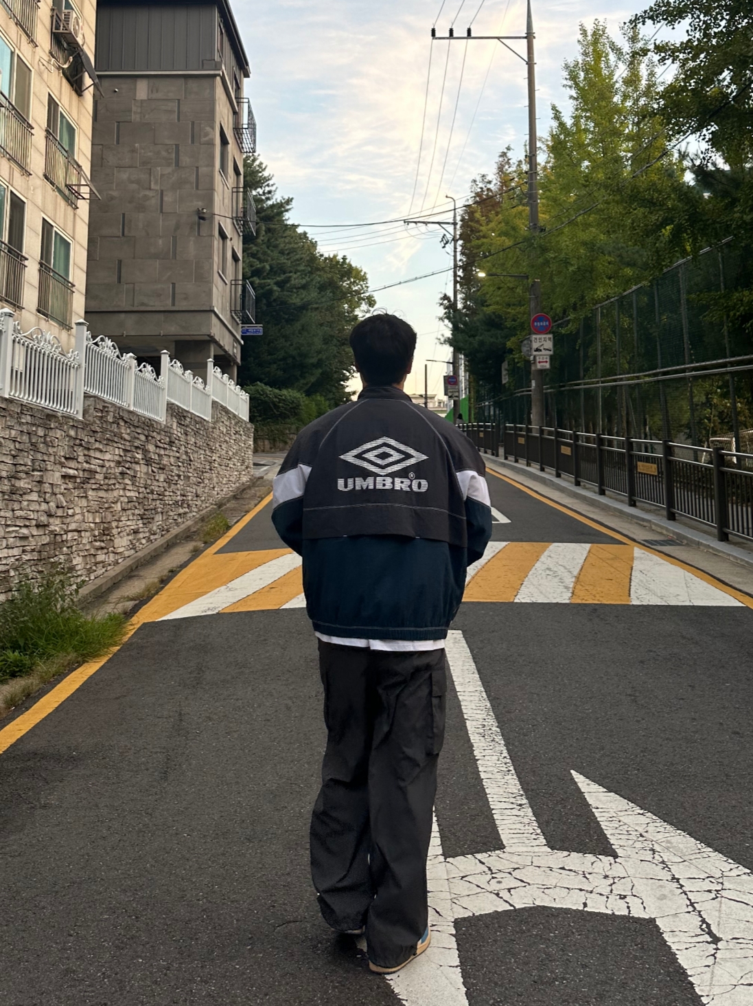 Jordan 1 Low SE Tokyo 96 착용 스타일 - 4