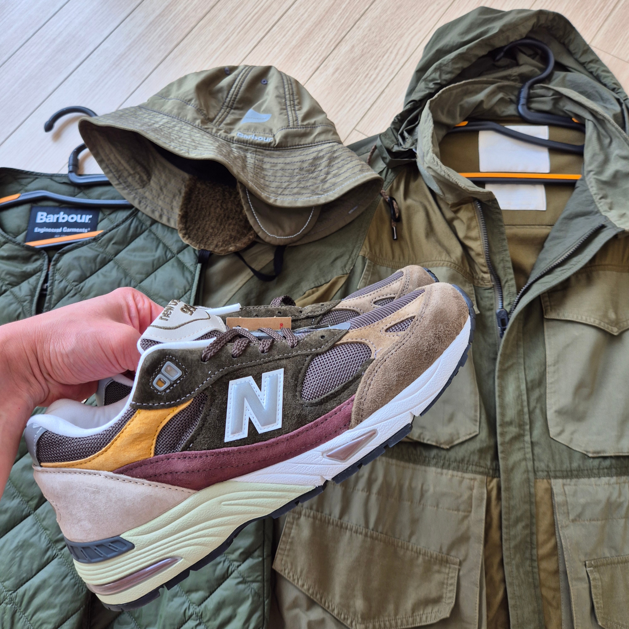 New Balance 991 Made in UK Brown Yellow 착용 스타일 - 2