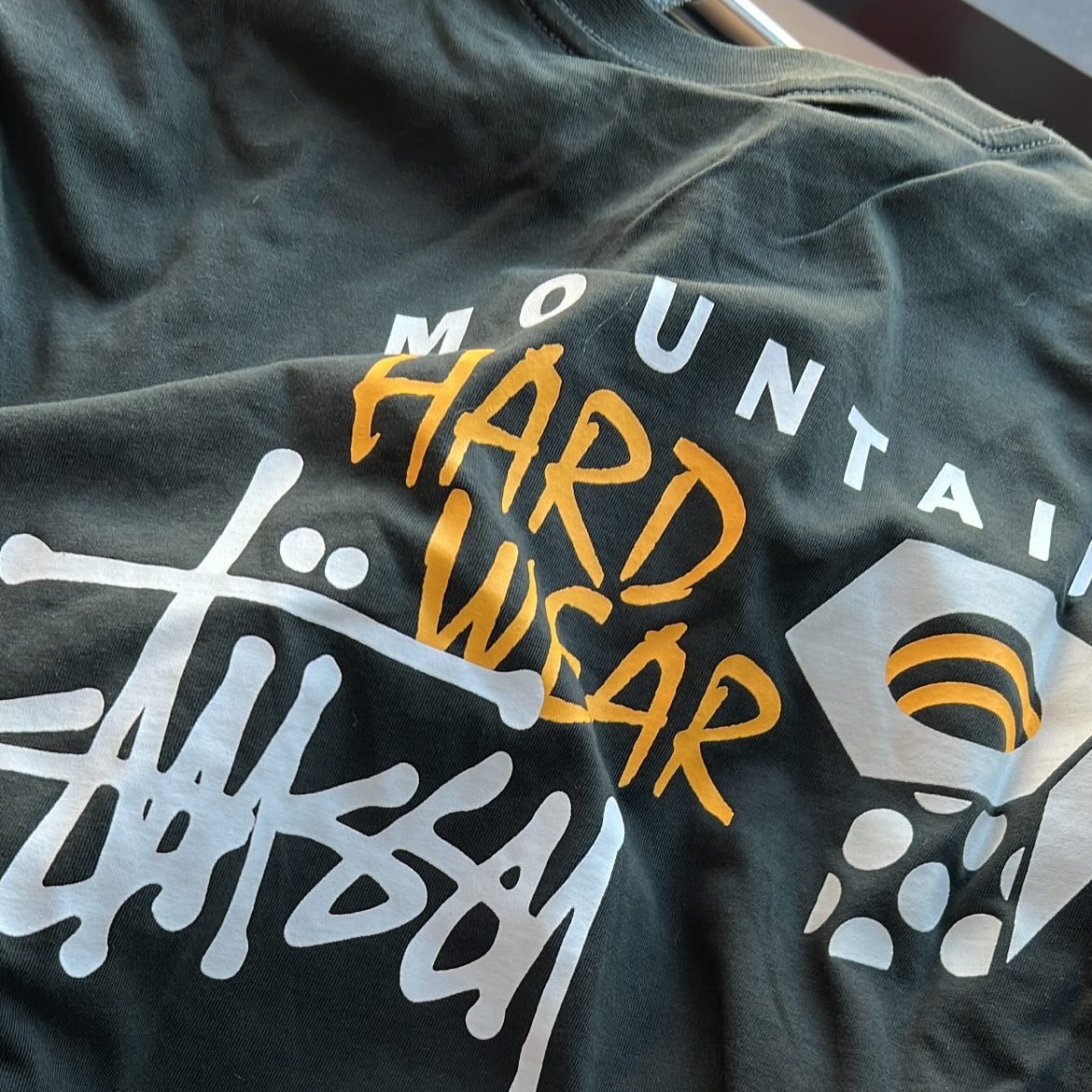 Stussy x Mountain Hardwear LS T-Shirt Stealth Grey 착용 스타일