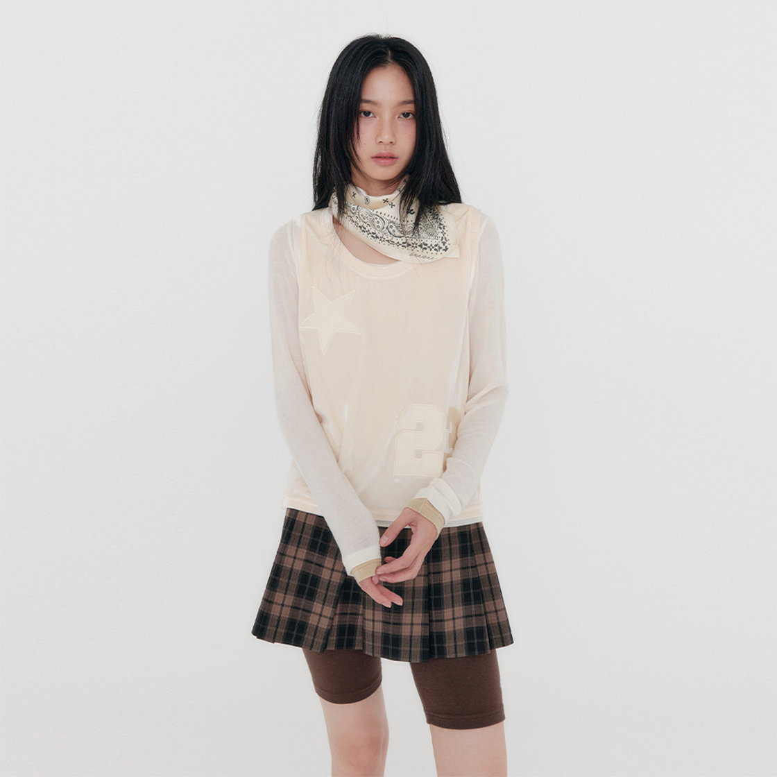 지지지 벨벳 아플리케 베스트 크림 아이보리(zeezeezee Velvet Appliqué Top Cream Ivory) - 3