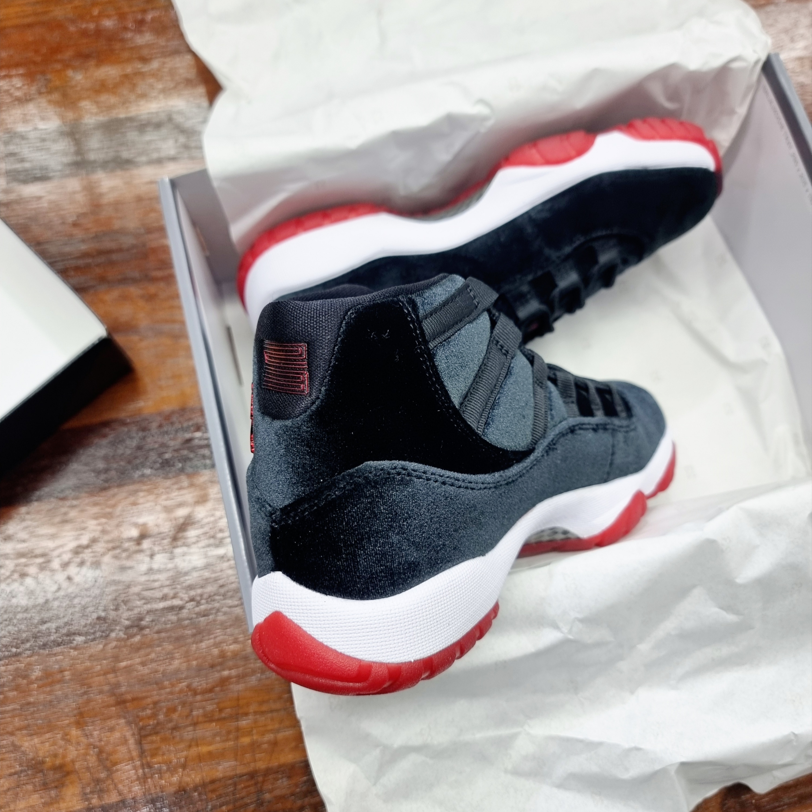 (W) Jordan 11 Retro Bred Velvet 착용 스타일 - 3