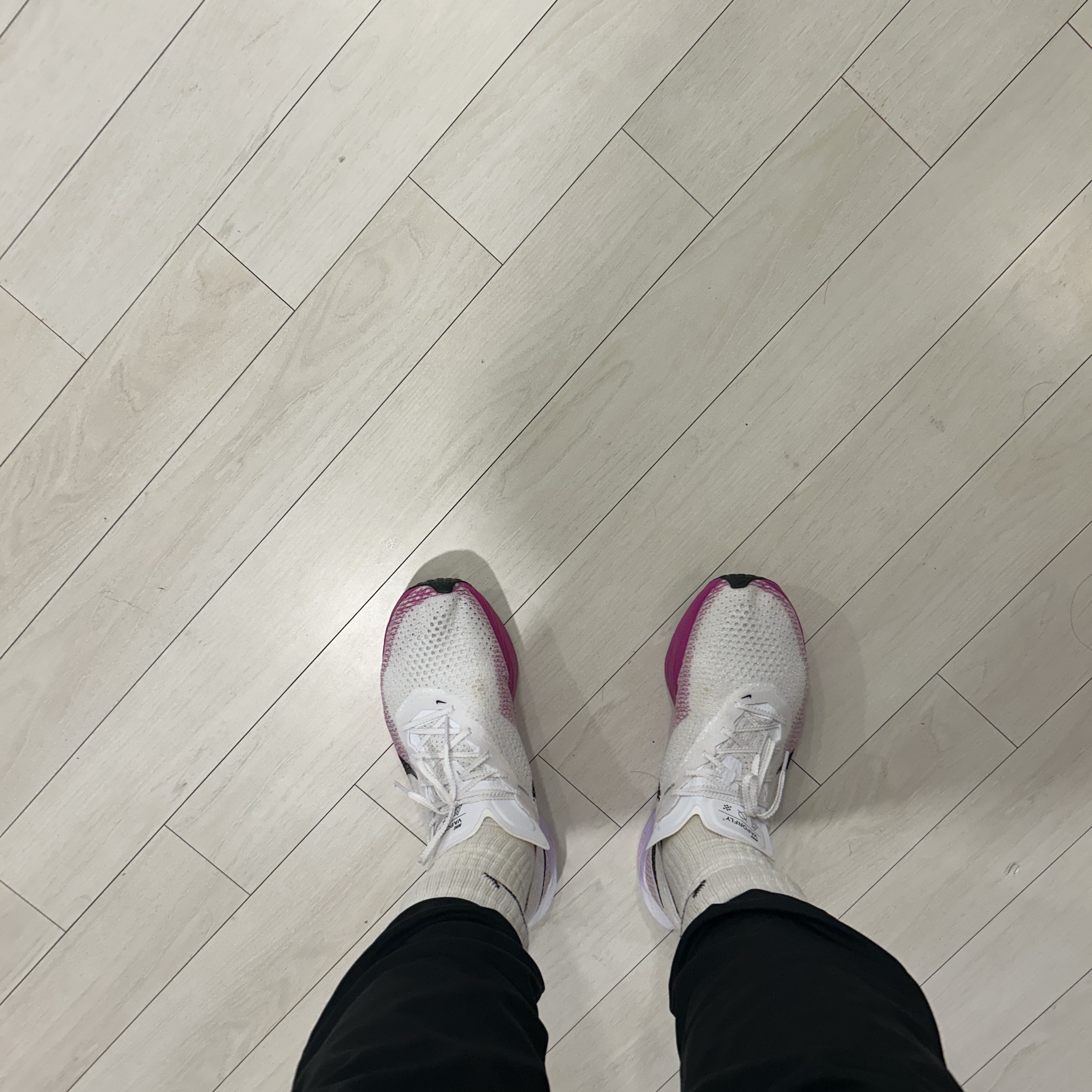 Nike ZoomX Vaporfly Next% 3 White Vivid Purple 착용 스타일