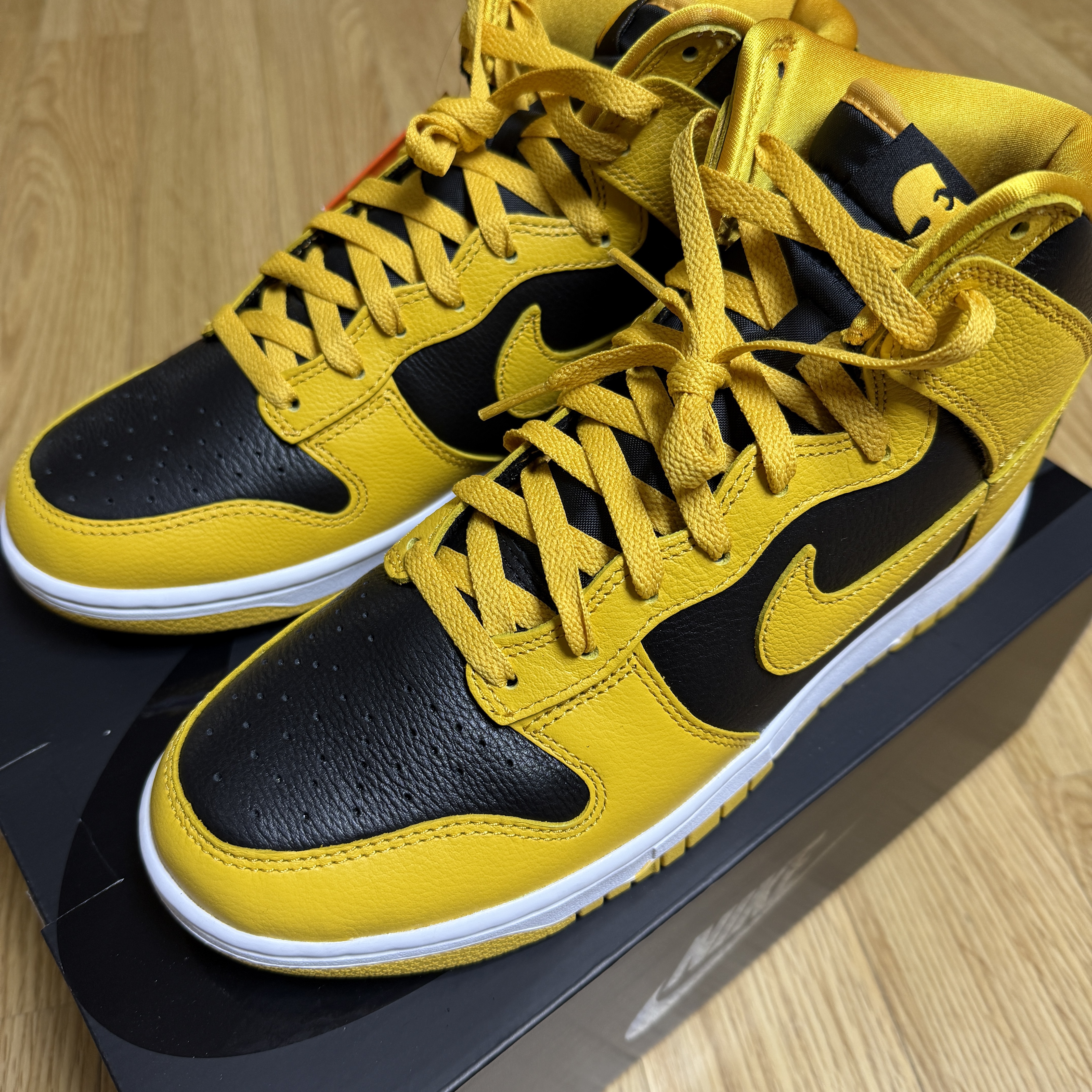 Nike Wu-Tang Clan Dunk High Black and Pollen 착용 스타일