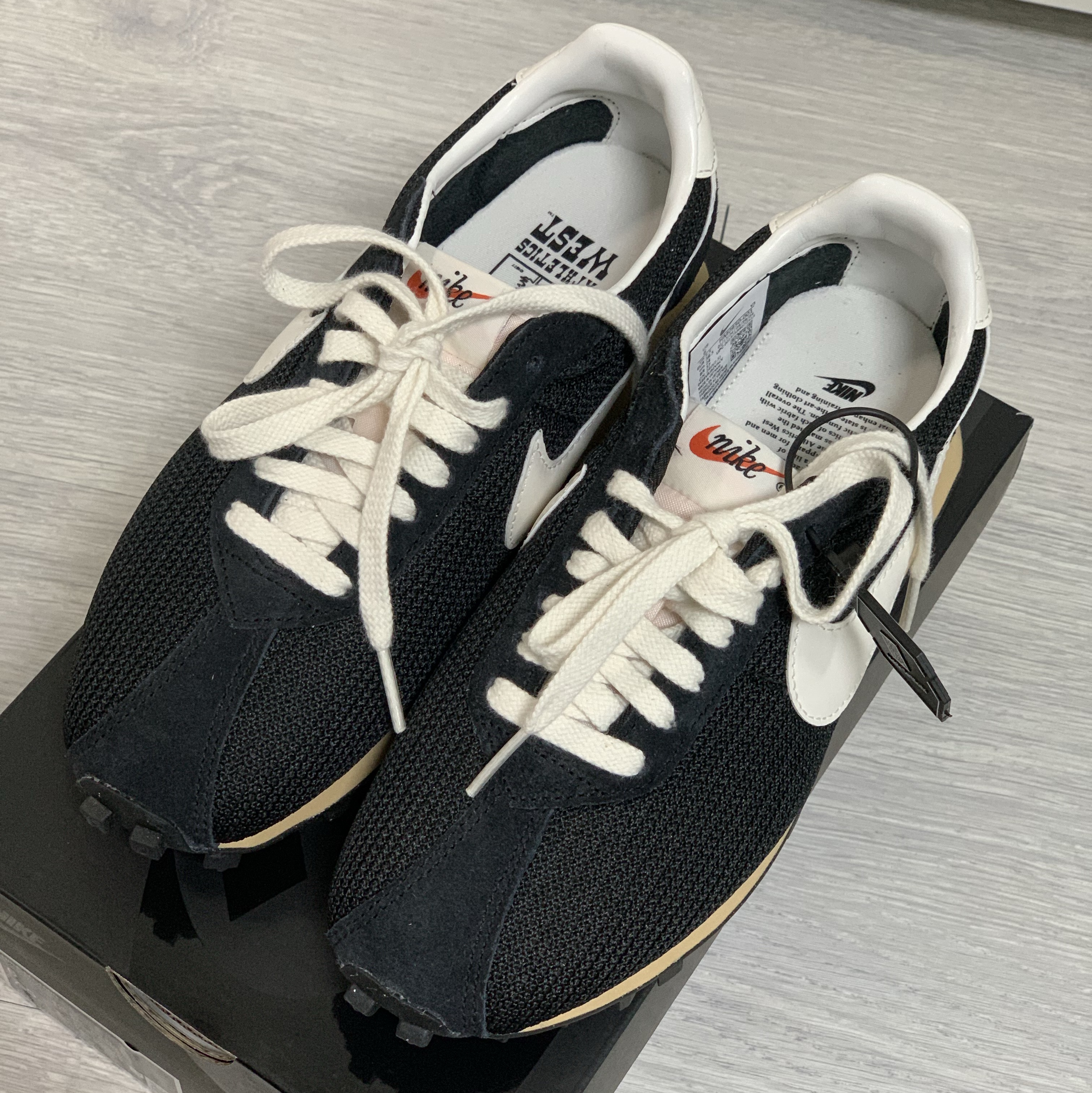 Nike LD-1000 SP Black and Sail 착용 스타일