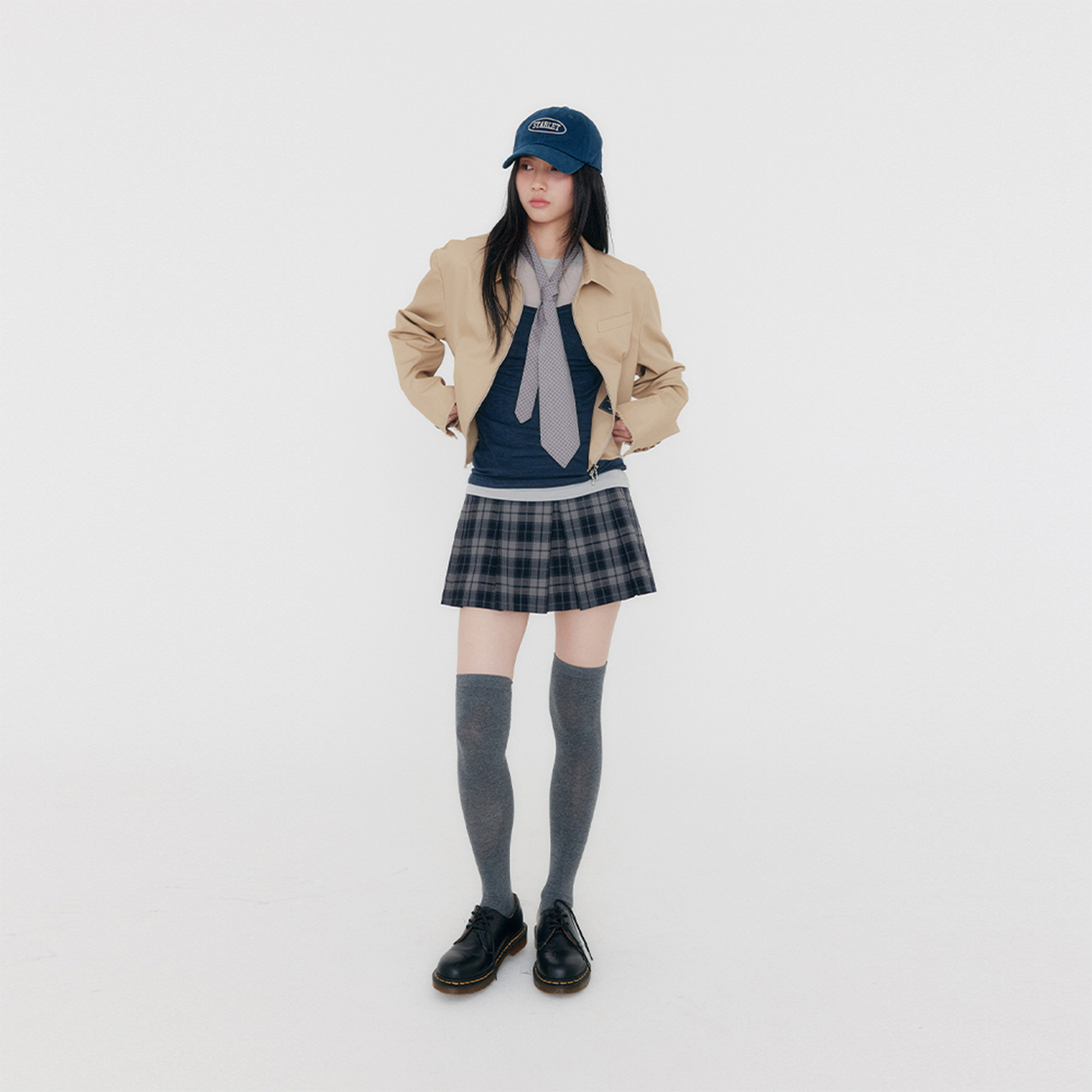 지지지 클래식 체크 플리츠 미니스커트 그레이 네이비(zeezeezee Classic Check Pleated Miniskirt Grey Navy) - 2