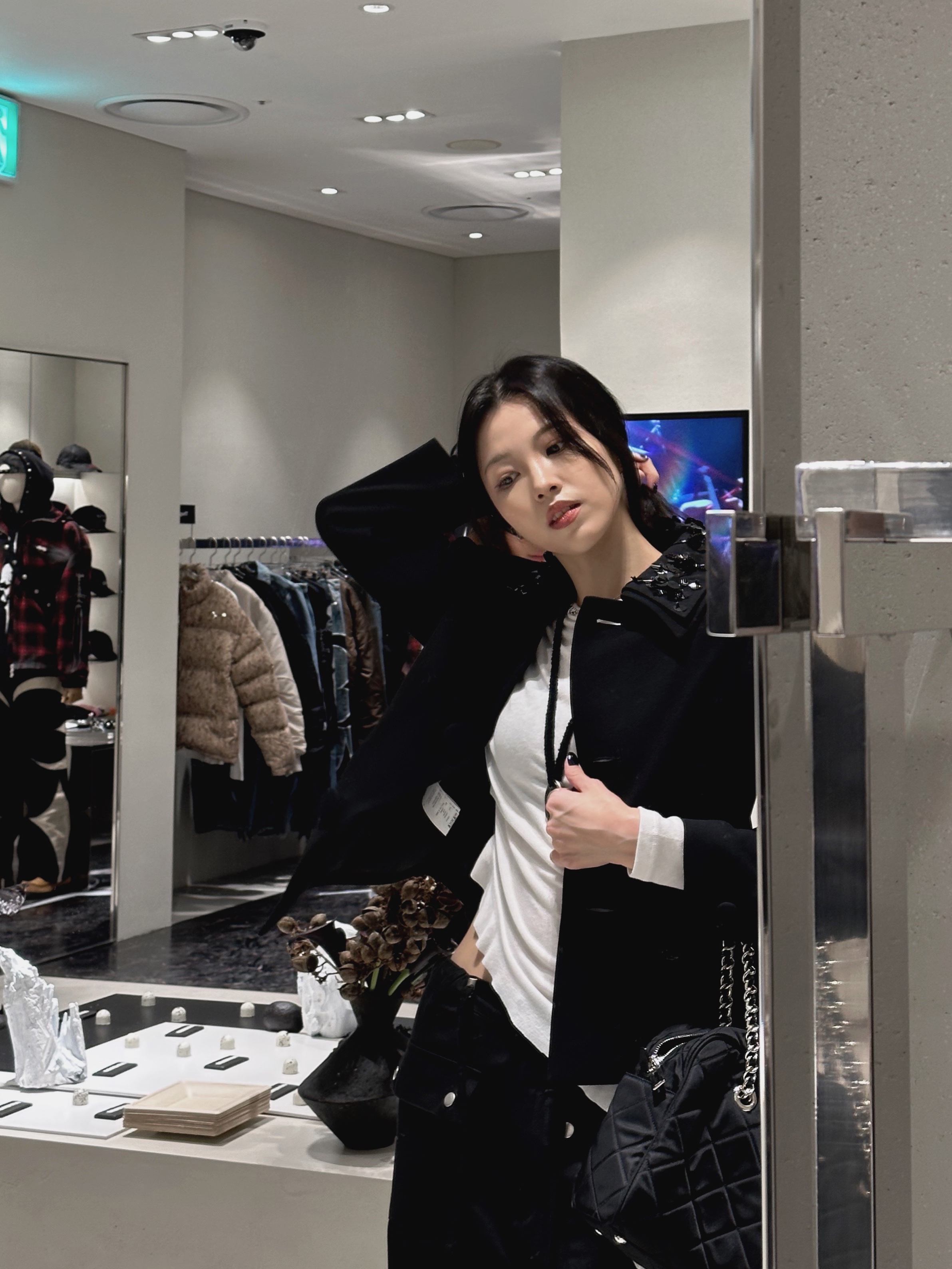 Prada Pocono Nylon Quilted Chain Shoulder Bag Black, (W) Crocs x Simone Rocha Stomp Clog Black 착용 스타일 - 7