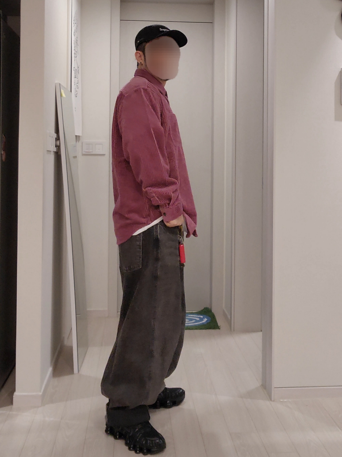 Supreme Wide Wale Corduroy Snap Shirt Dusty Pink - 24FW, Supreme Reflective Ripstop Camp Cap Black - 24SS 착용 스타일 - 3