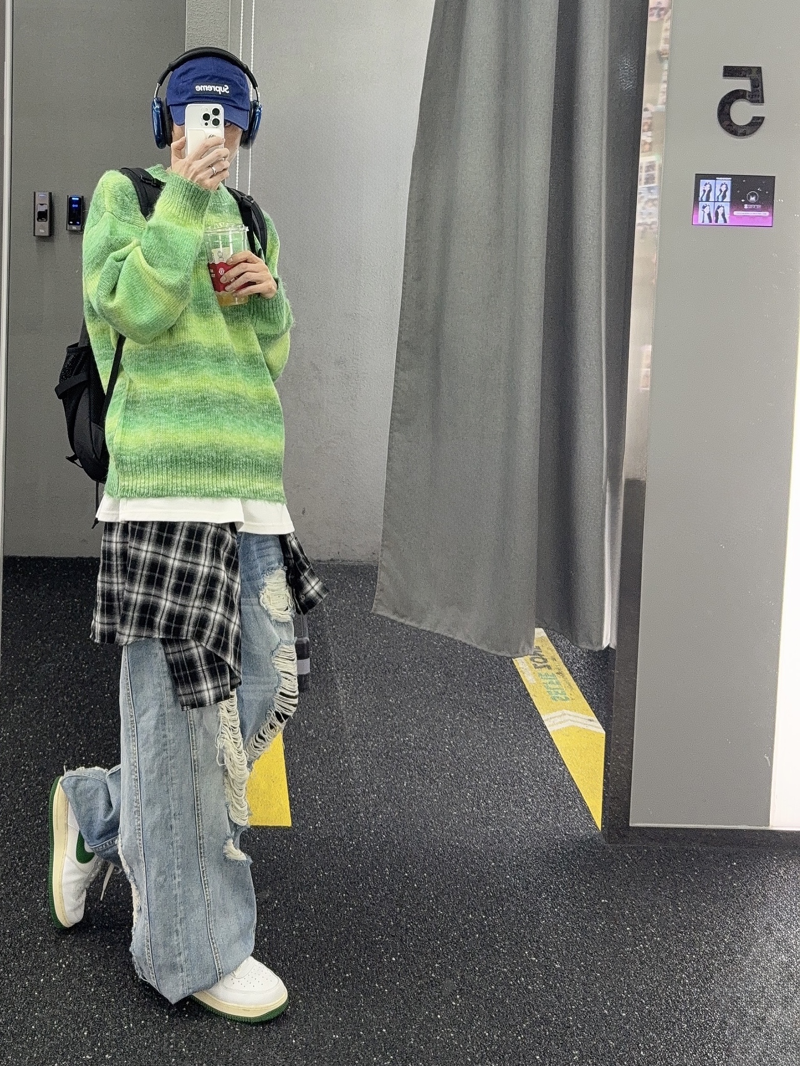 Nike Air Force 1 '07 LV8 Varsity White Pine Green, Supreme Backpack Black - 23FW 착용 스타일 - 4