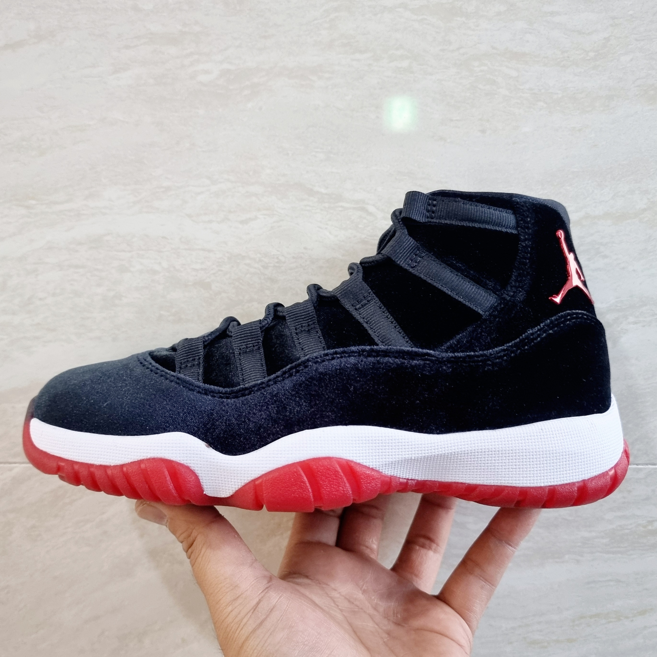 (W) Jordan 11 Retro Bred Velvet 착용 스타일 - 1
