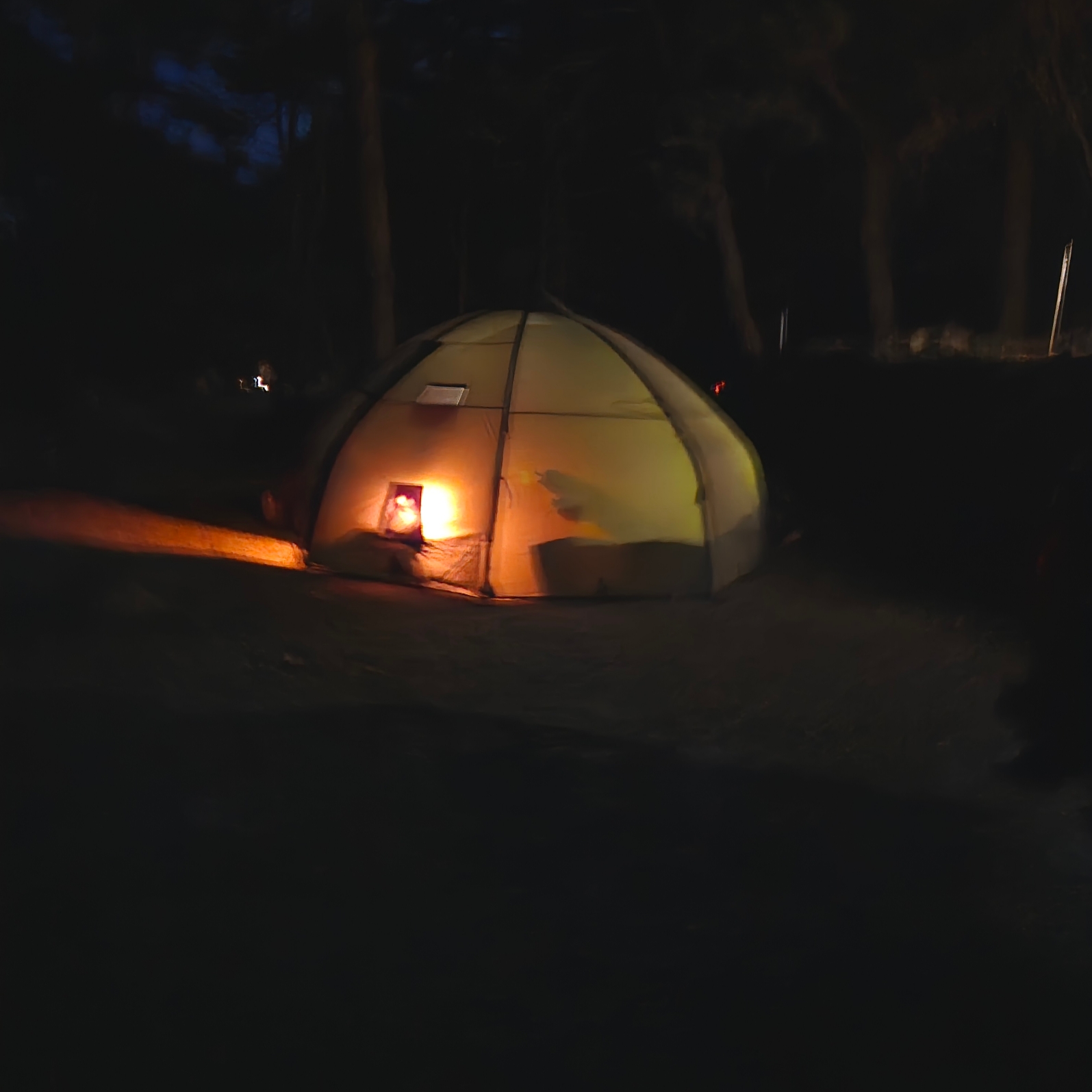 Helsport Varanger Dome 8-10 Outer Tent (With Pole) 착용 스타일 - 3