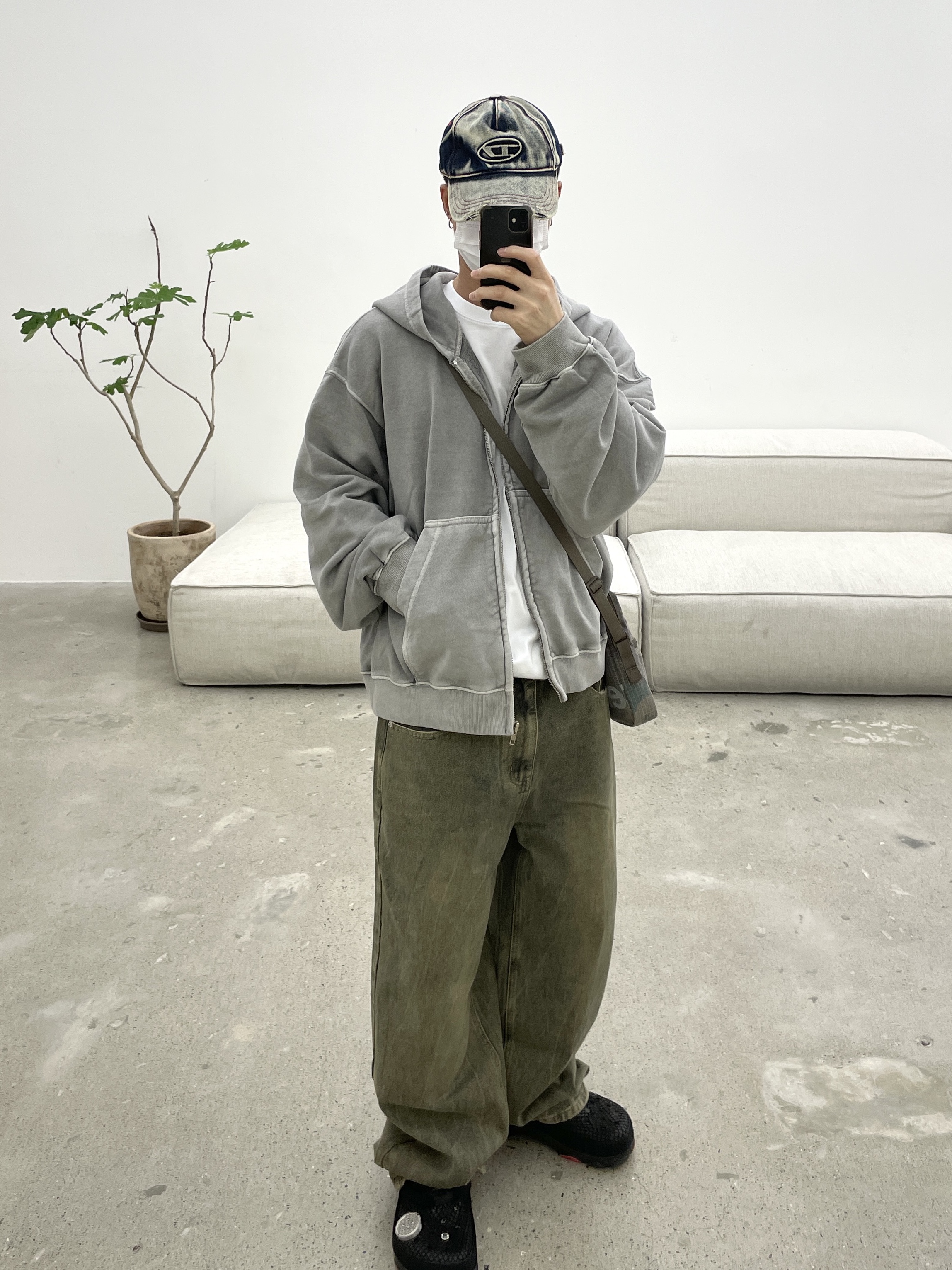 Diesel C-Seymon Treated Denim Baseball Cap Blue White, Supreme Shoulder Bag Woodland Camo - 24SS 착용 스타일